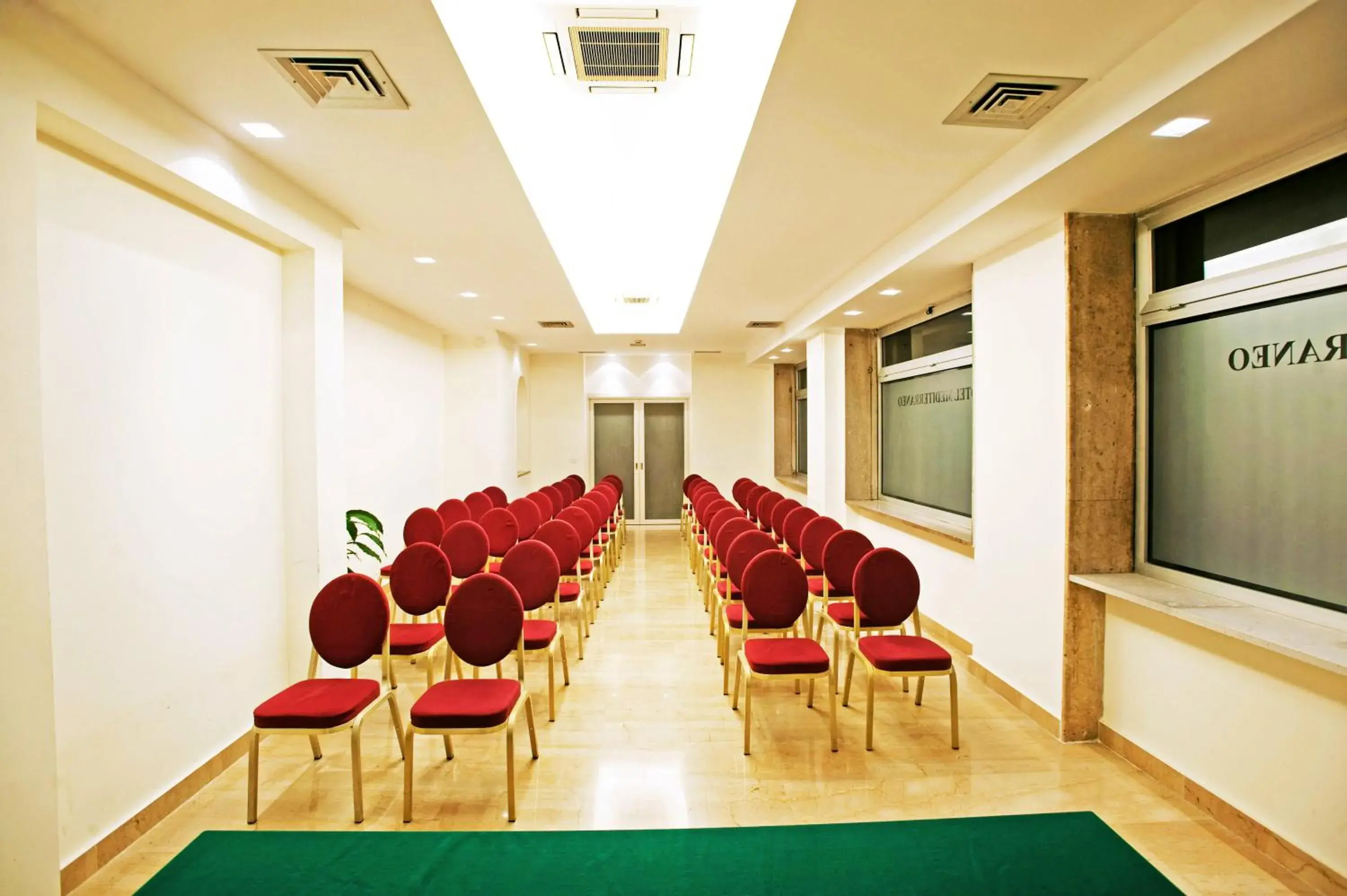 Business facilities in Hotel Mediterraneo