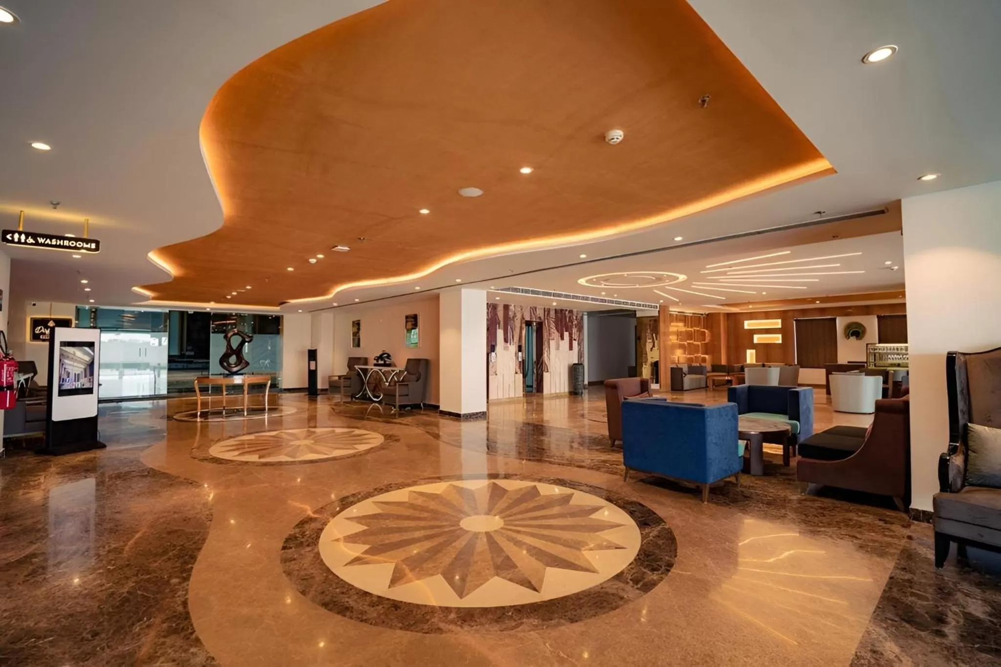 Living room in Ramada Plaza by Wyndham Jammu Vijaypur