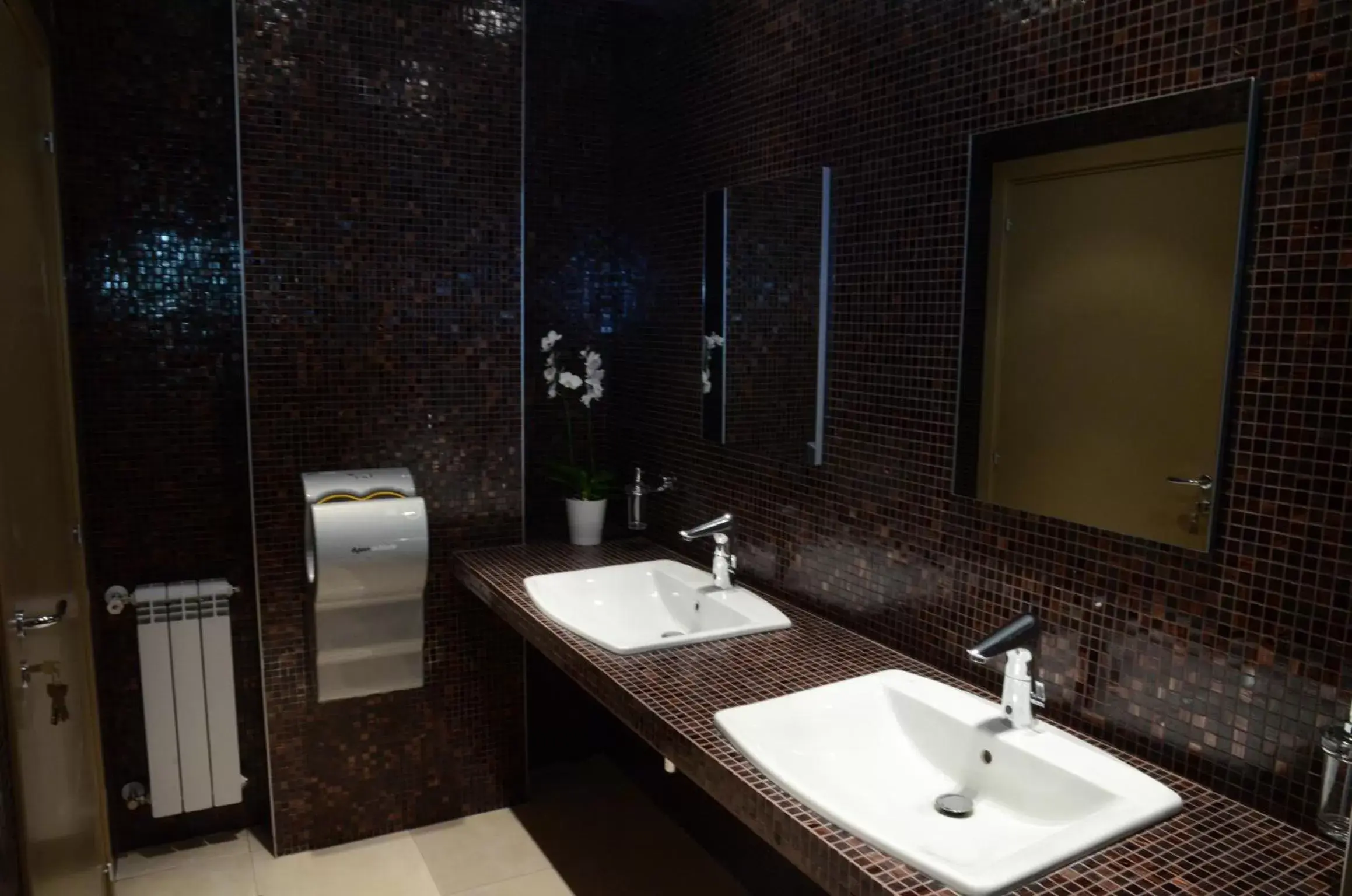 Area and facilities, Bathroom in Melqart Hotel