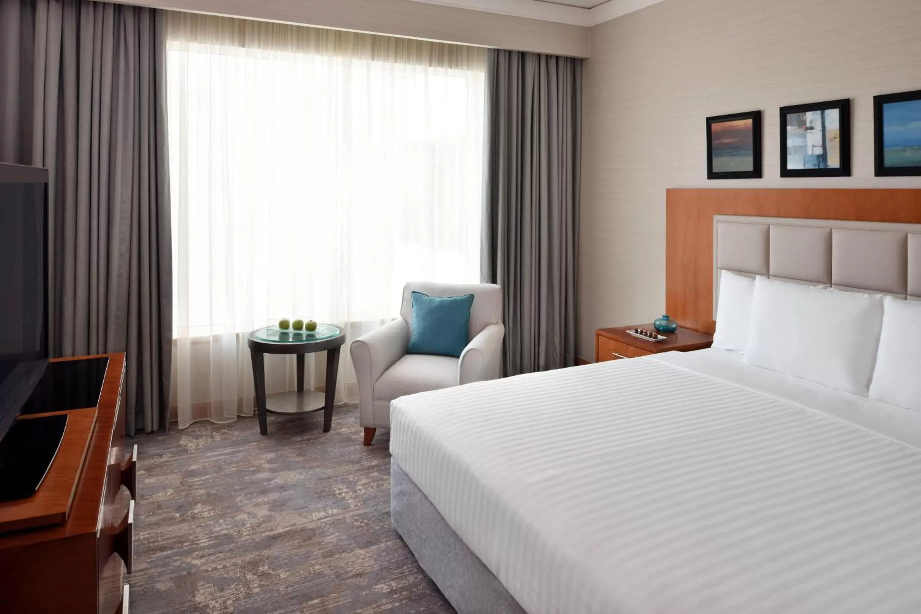 Bedroom, Bed in Courtyard By Marriott Kuwait City