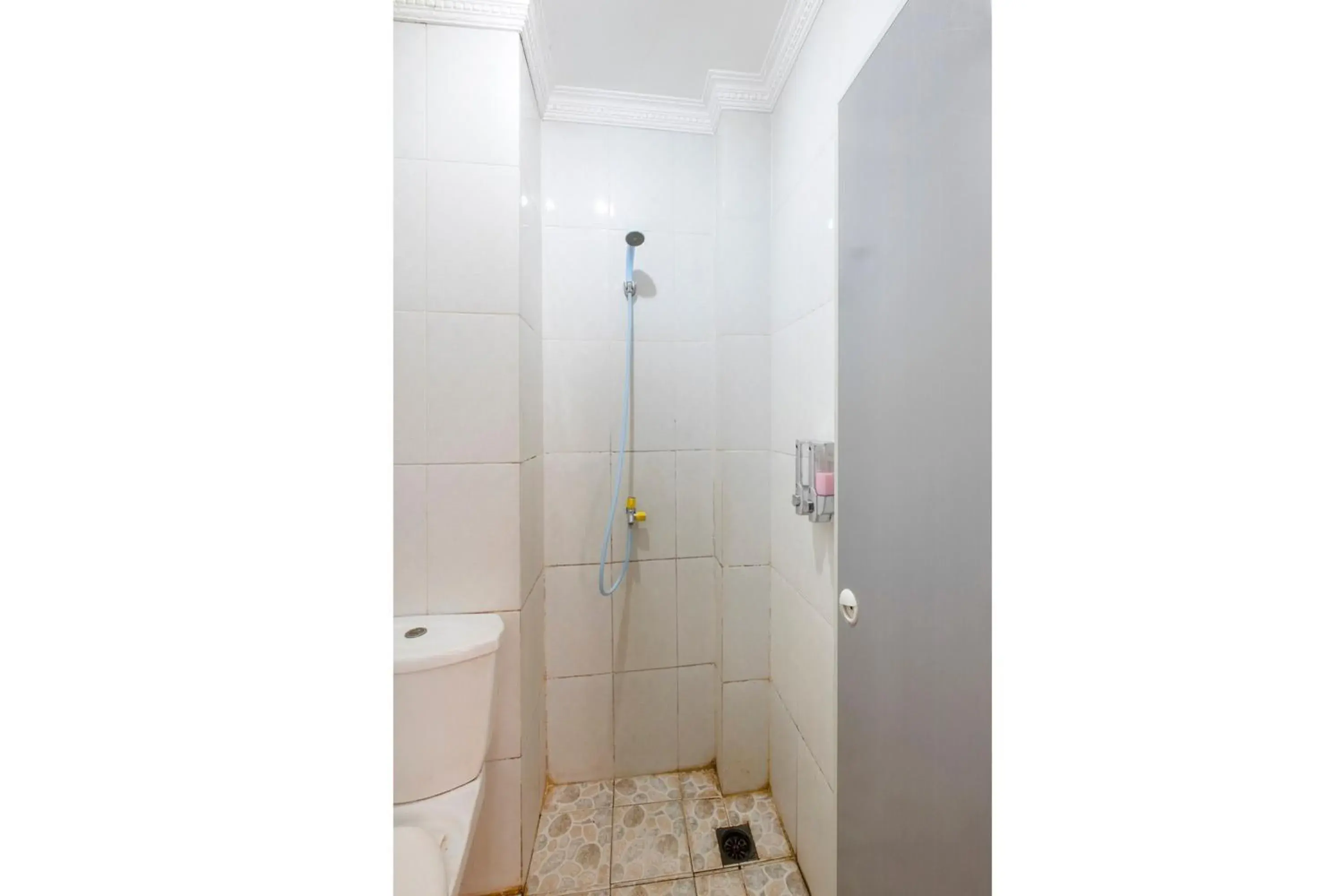 Bathroom in Super OYO 3747 Comfort Residence