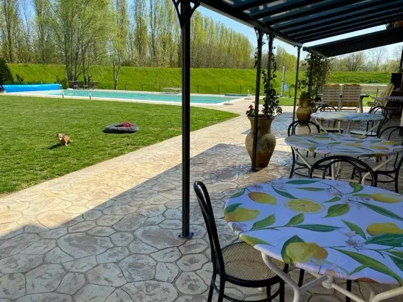 Swimming Pool in La Casa di Valeria - Modena