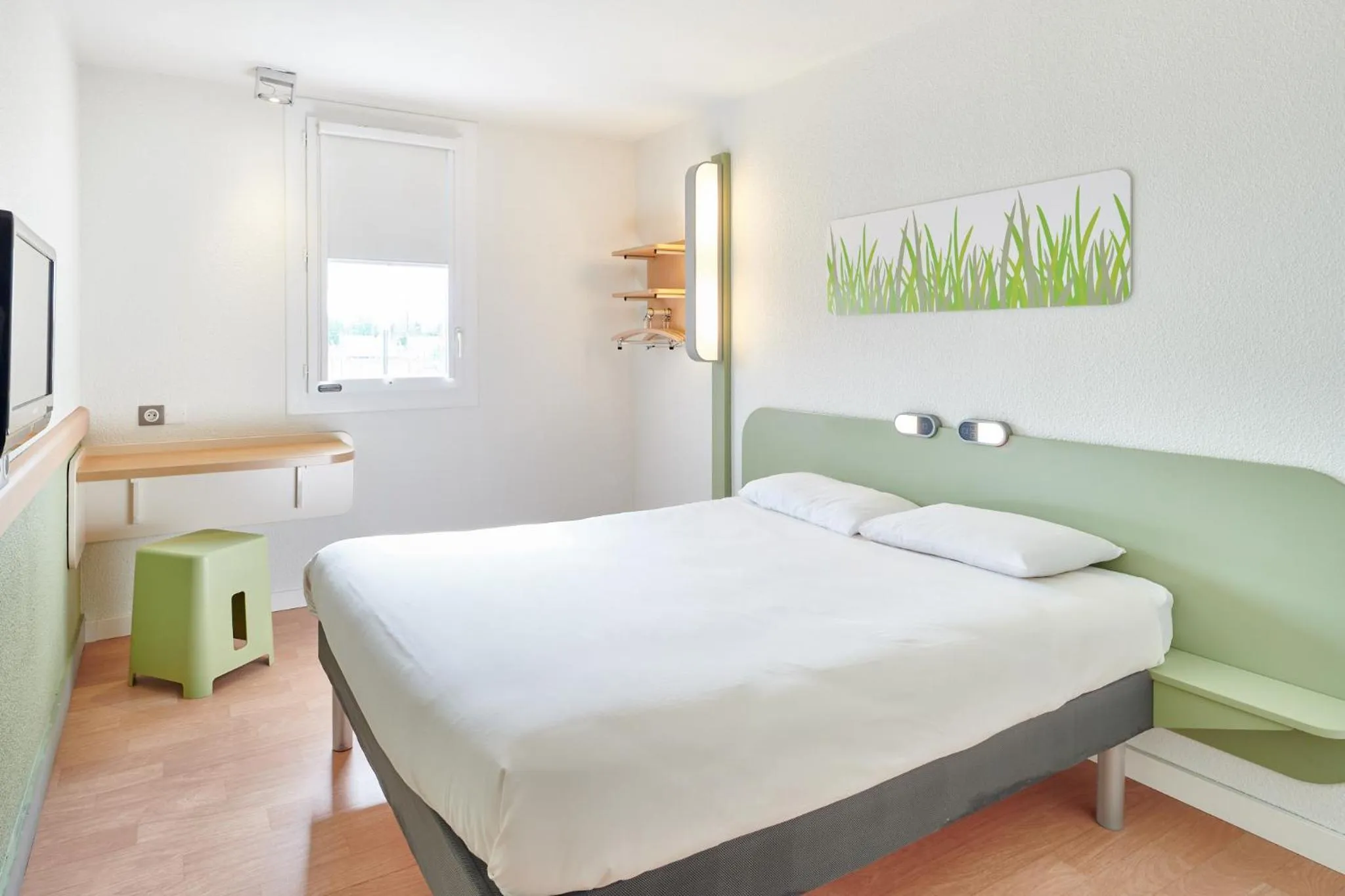 Bedroom, Bed in ibis budget Saint Paul Les Dax