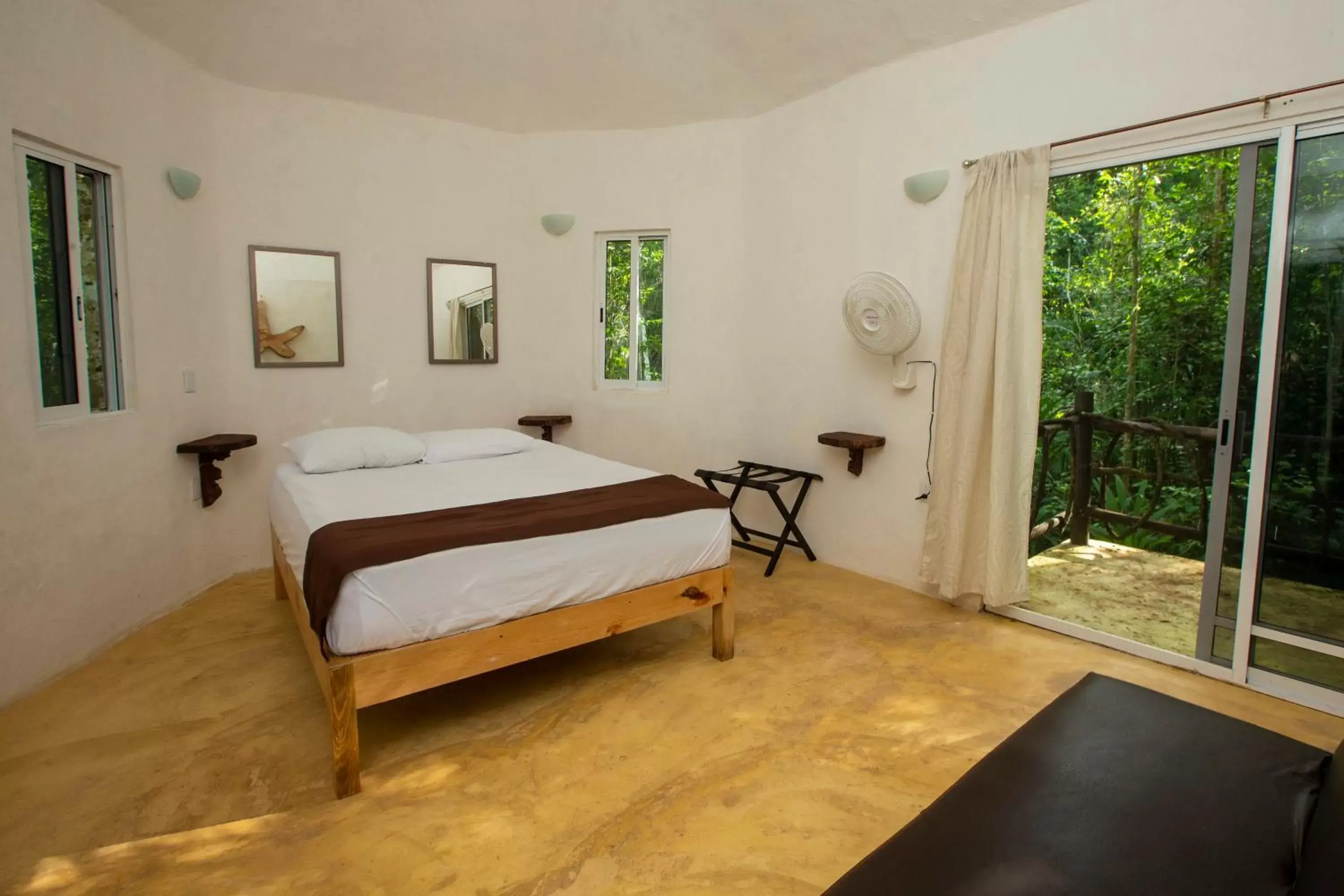 Bed in Jolie Jungle Eco Hotel