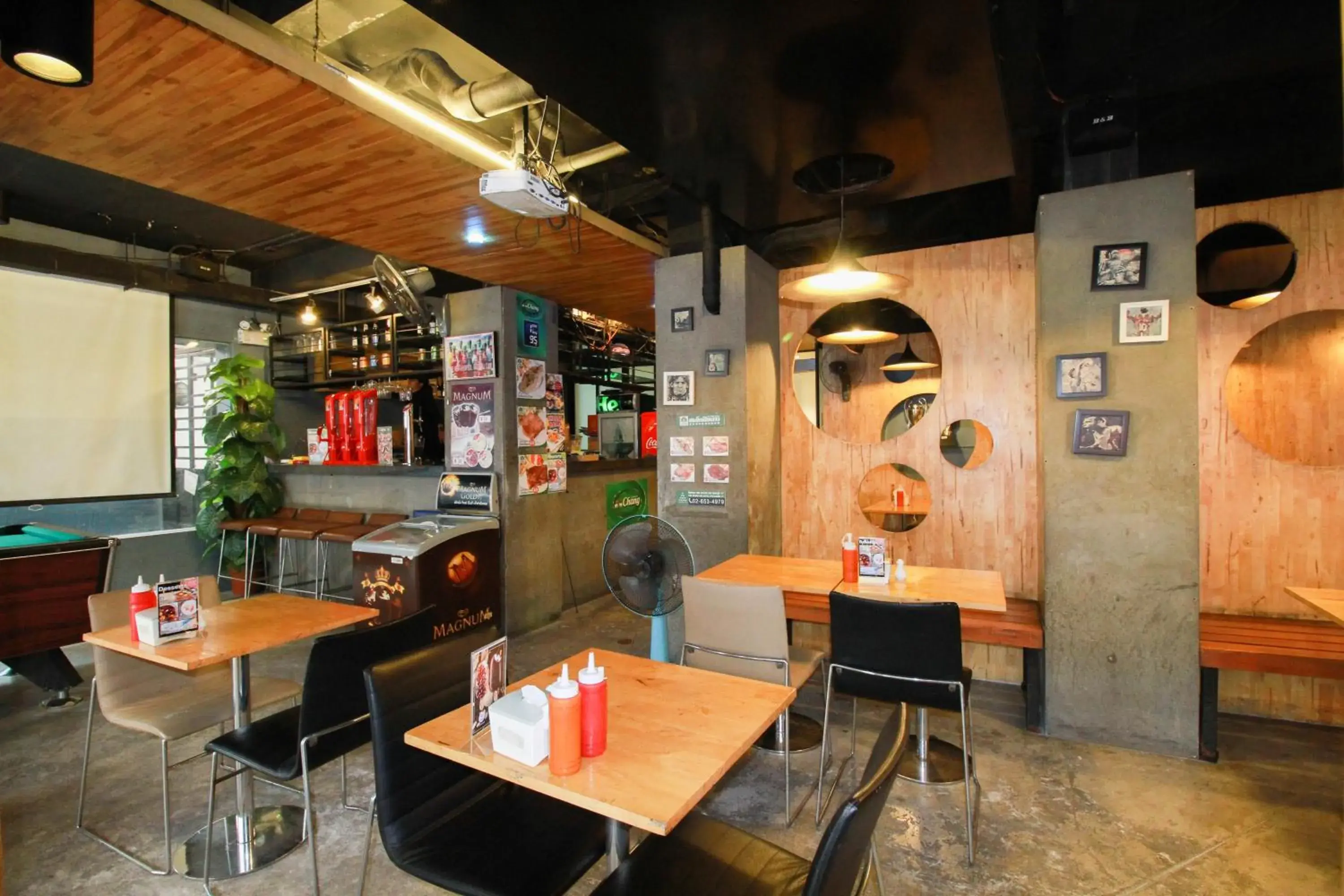 Lounge or bar, Restaurant/Places to Eat in Ten Stars Hotel Pratunam