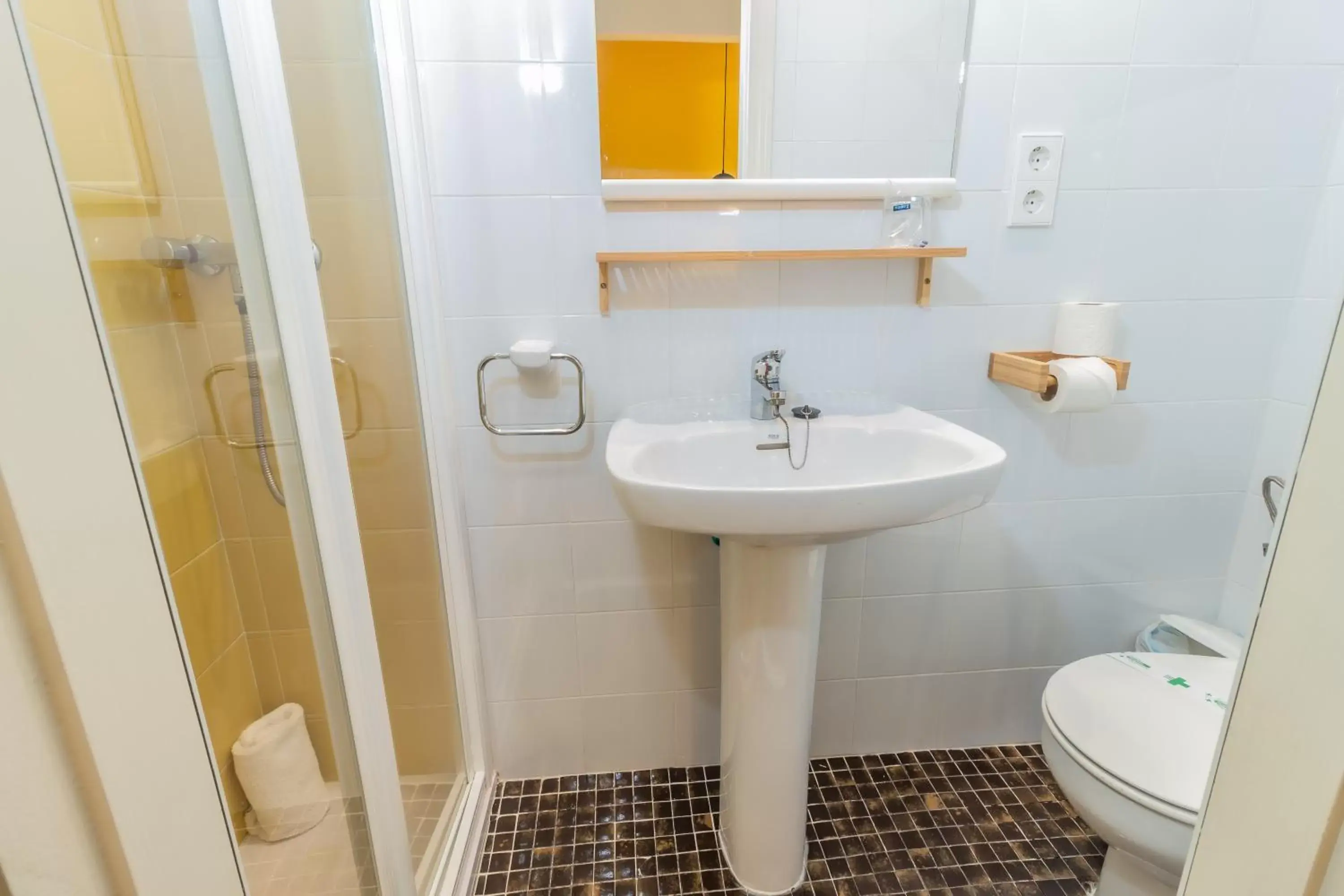 Bathroom in Hotel Universal Murcia