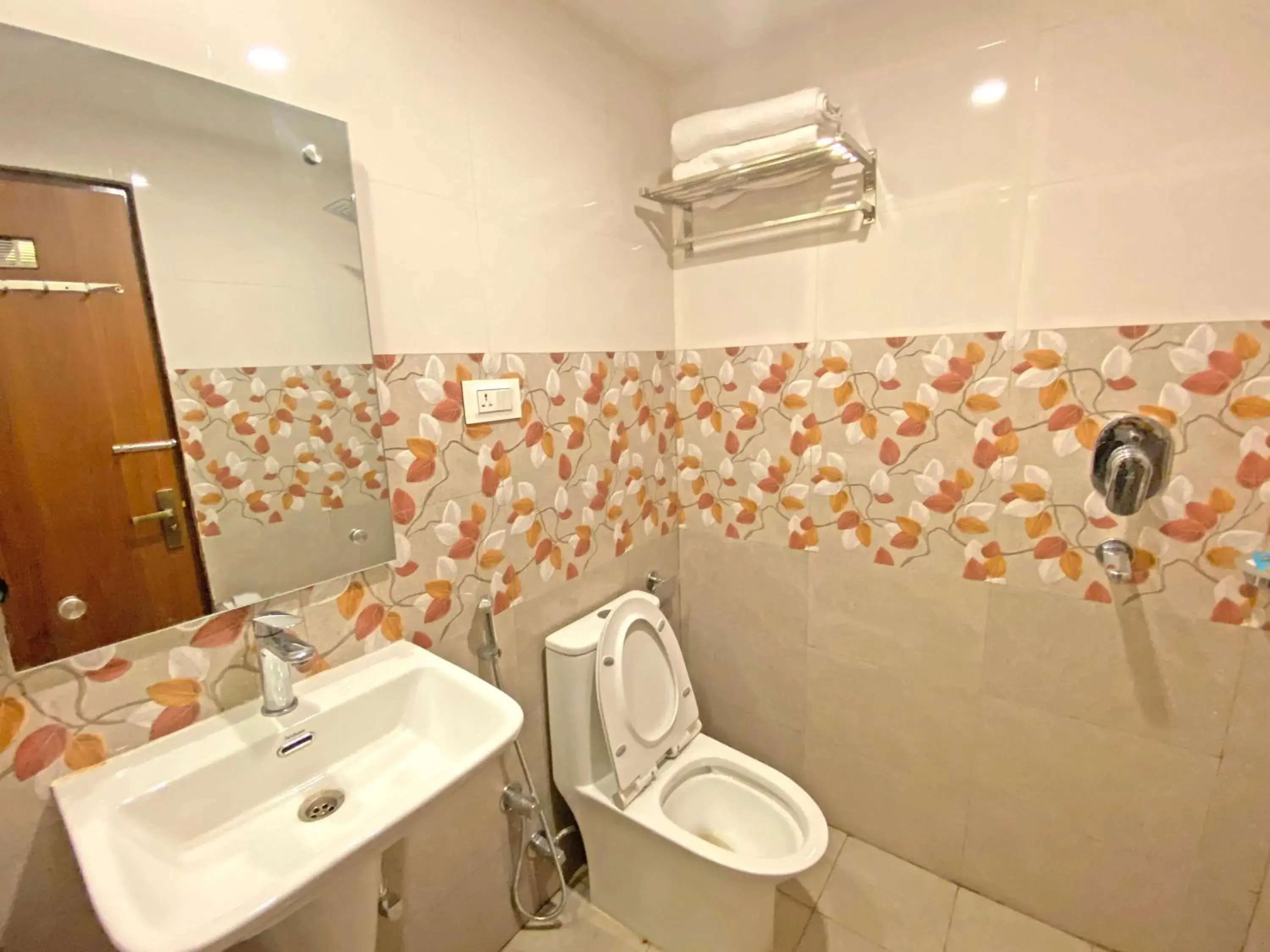 Shower, Bathroom in Hotel Nilakantha Pvt. Ltd