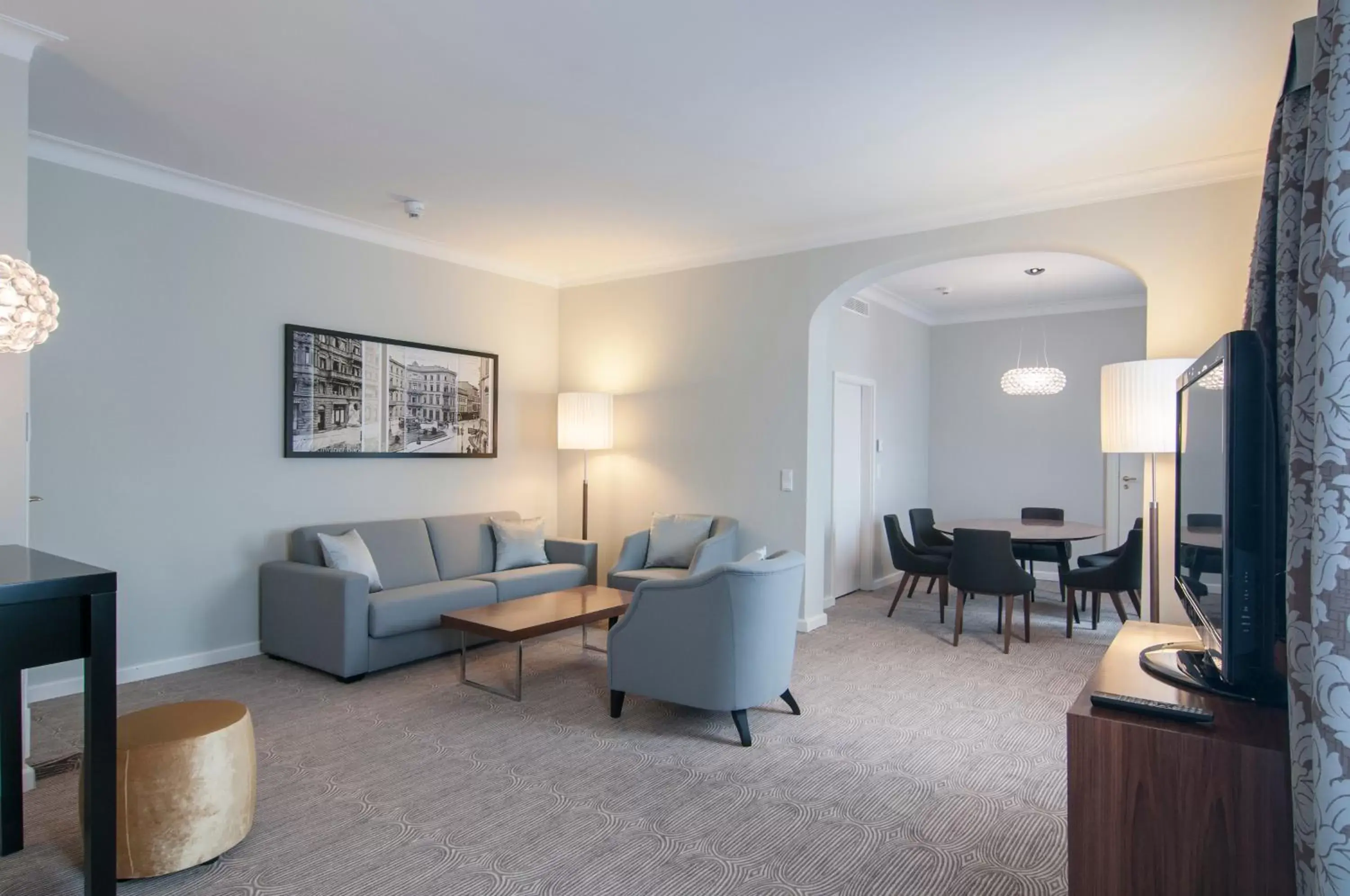 Photo of the whole room, Seating Area in Radisson Blu Hotel Schwarzer Bock Wiesbaden