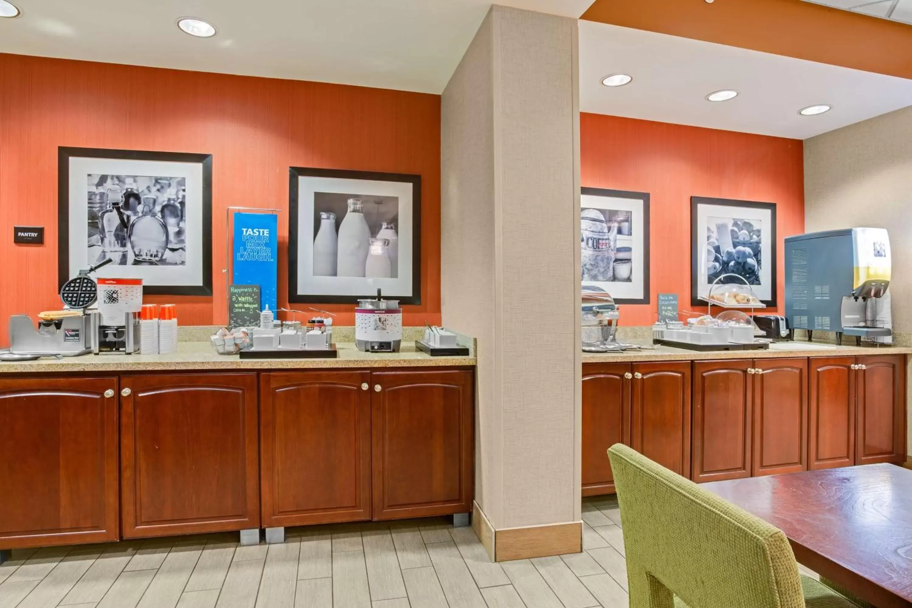 Dining area, Restaurant/Places to Eat in Hampton Inn Pittsburgh/West Mifflin