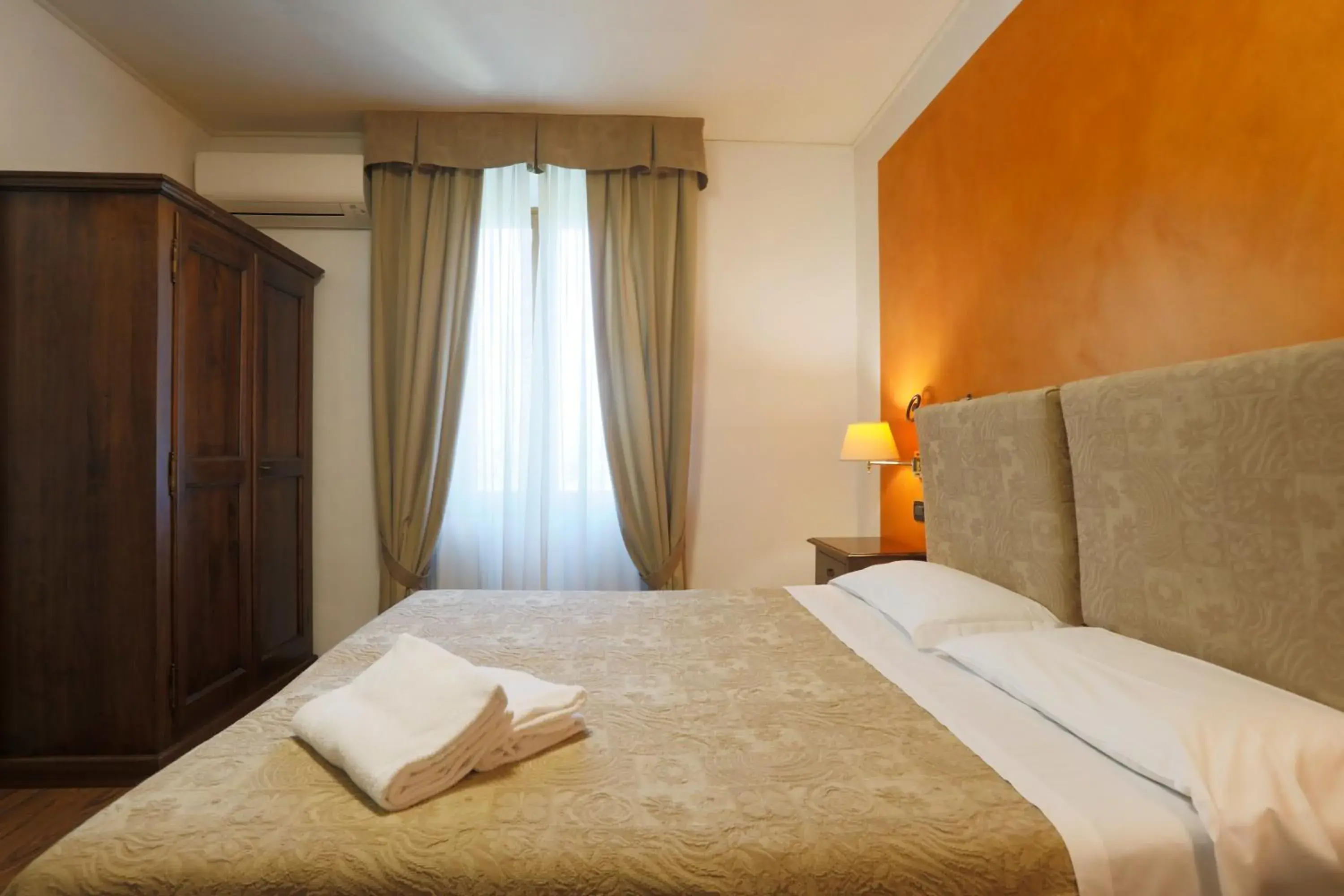 Bed in Hotel Arcobaleno Siena