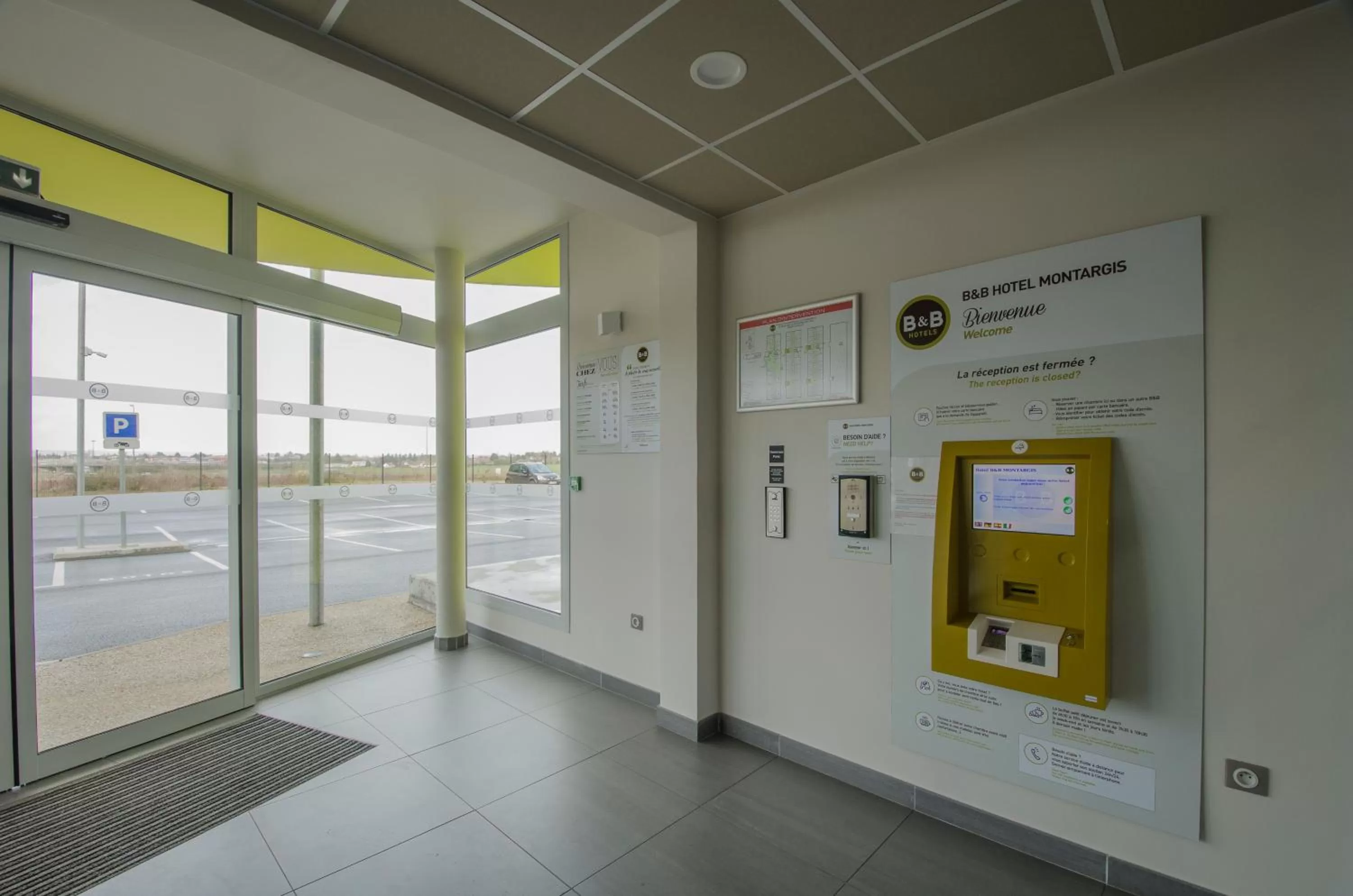 Lobby or reception in B&B HOTEL Montargis-Amilly