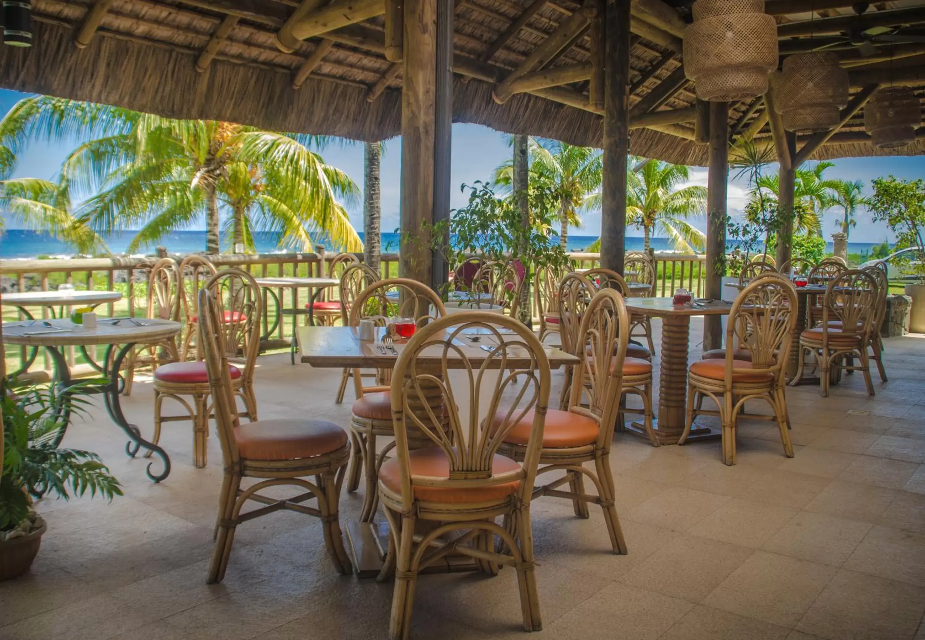 Restaurant/Places to Eat in Sunset Reef Resort & Spa