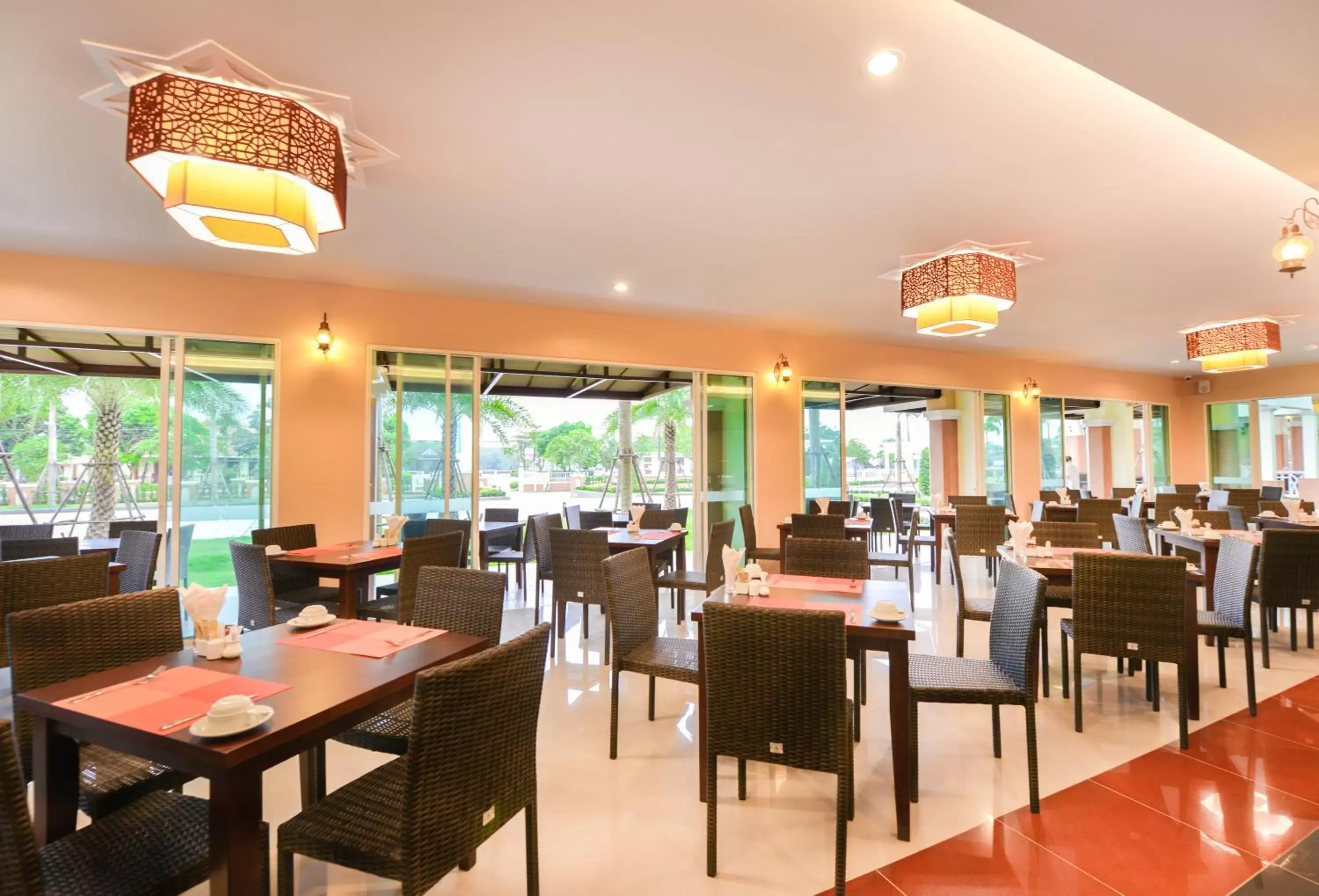 Restaurant/Places to Eat in Krabi Front Bay Resort