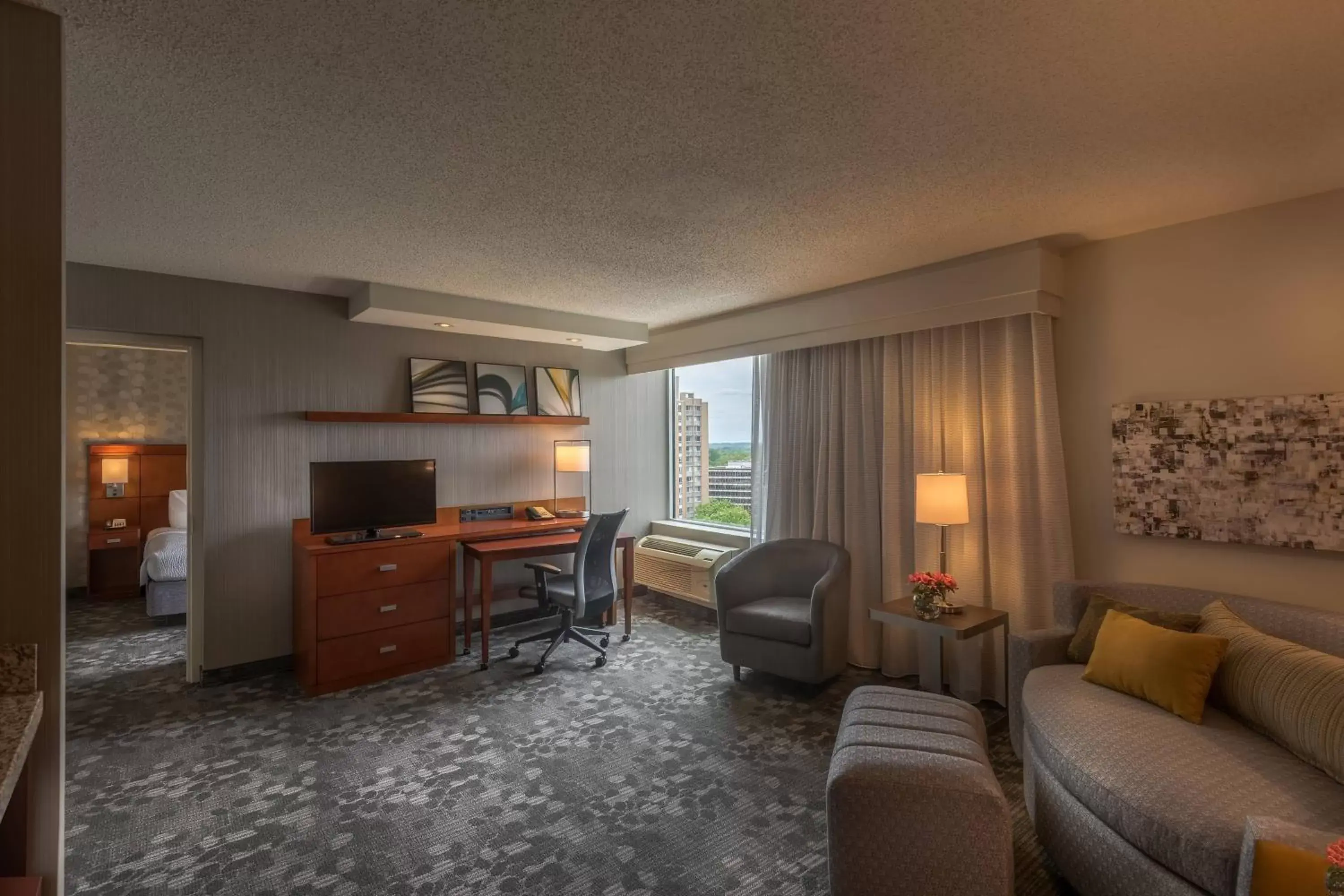 Living room, Seating Area in Courtyard by Marriott Bethesda Chevy Chase