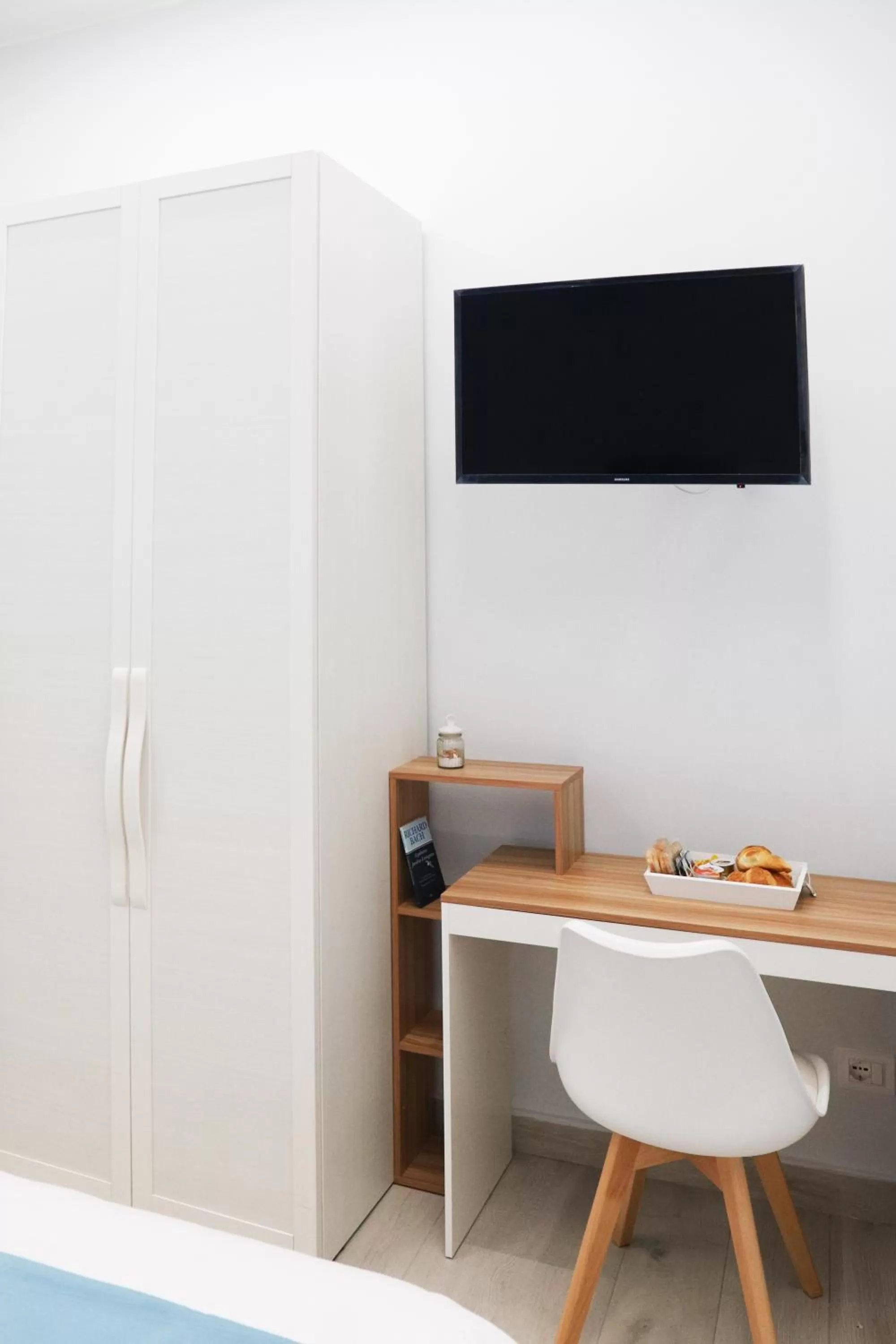 TV/Entertainment Center in Ancora B&B