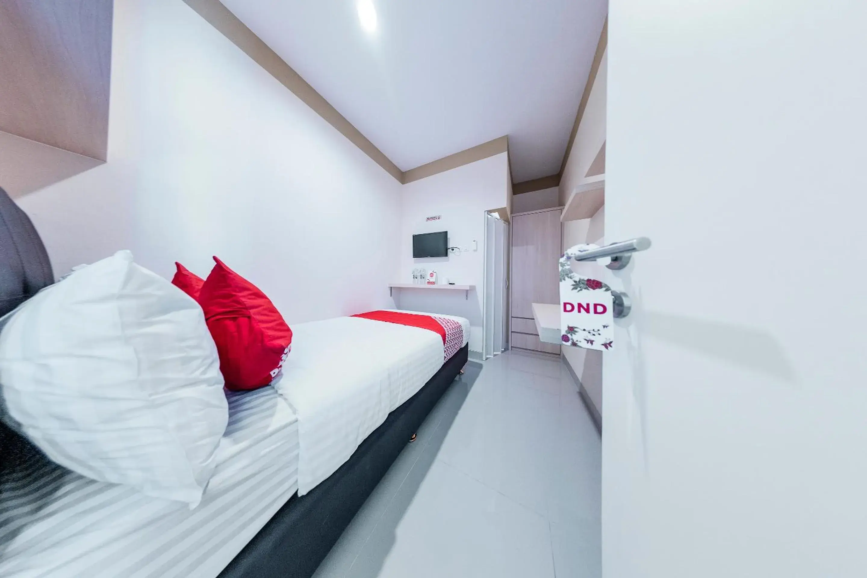 Bedroom, Bed in OYO 478 Balcon Biru