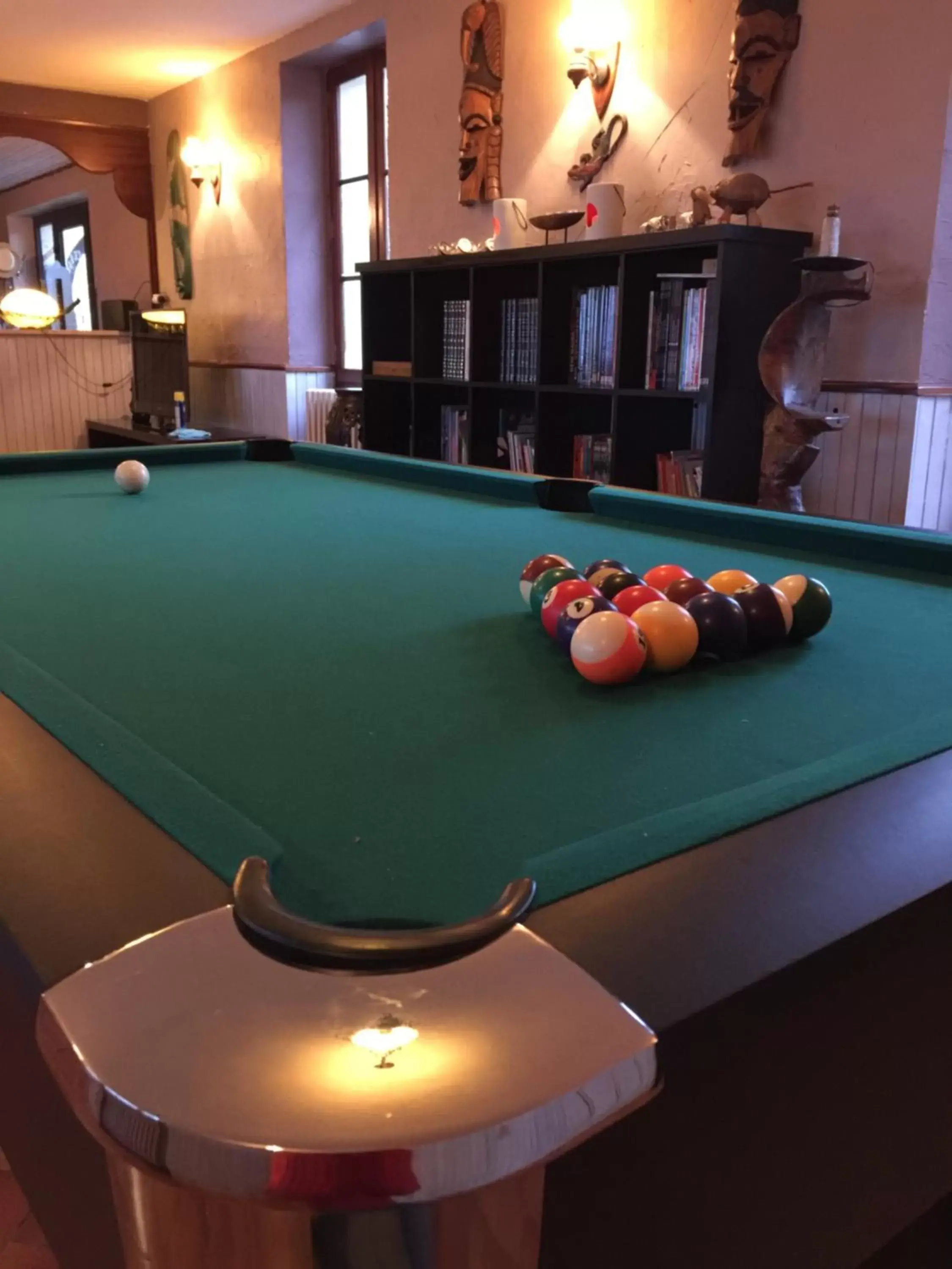 Communal lounge/ TV room, Billiards in Domaine de Lascaux