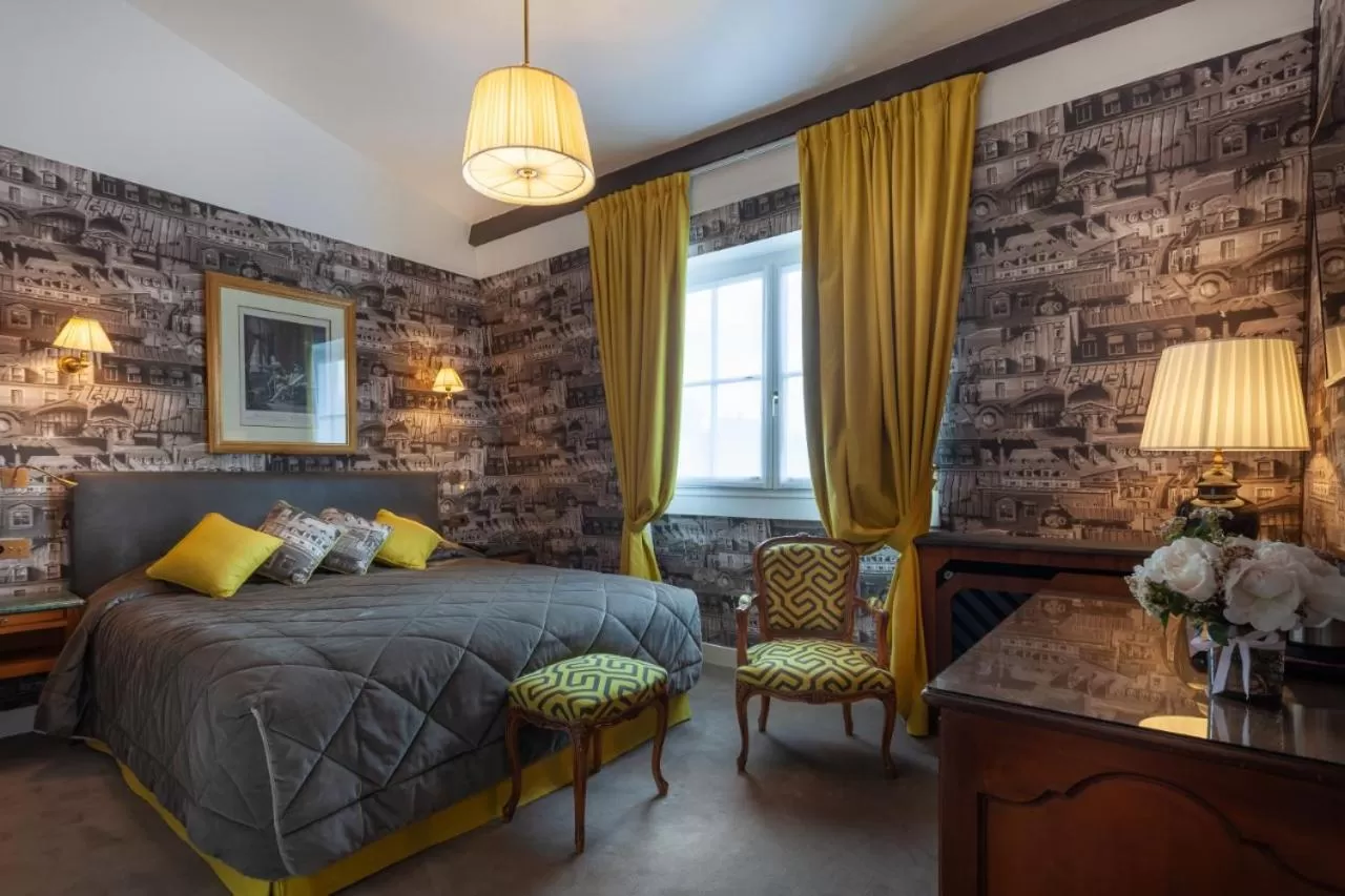 Decorative detail, Bed in Grand Hôtel de L'Univers Saint-Germain