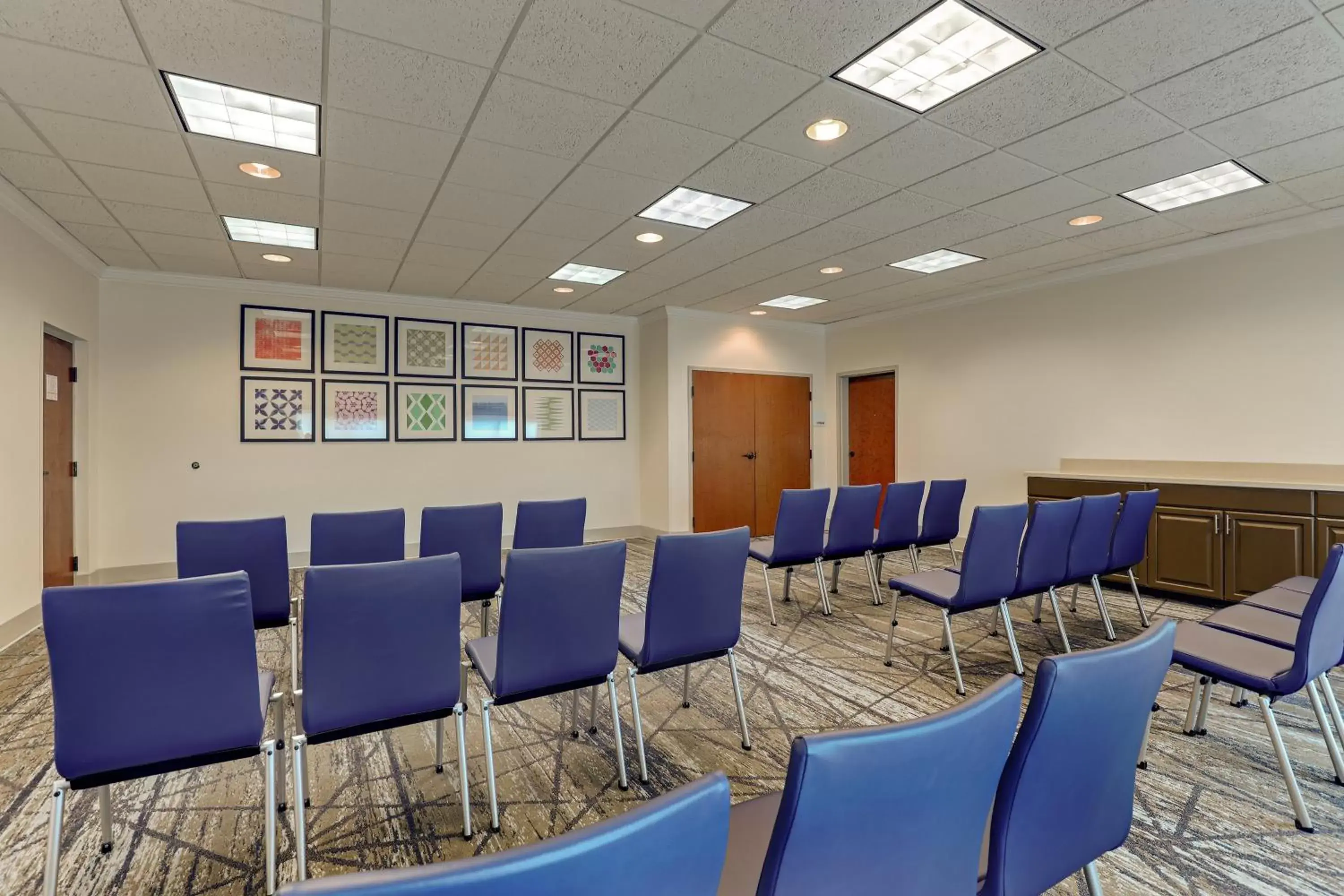 Meeting/conference room in Holiday Inn Express Campbellsville, an IHG Hotel
