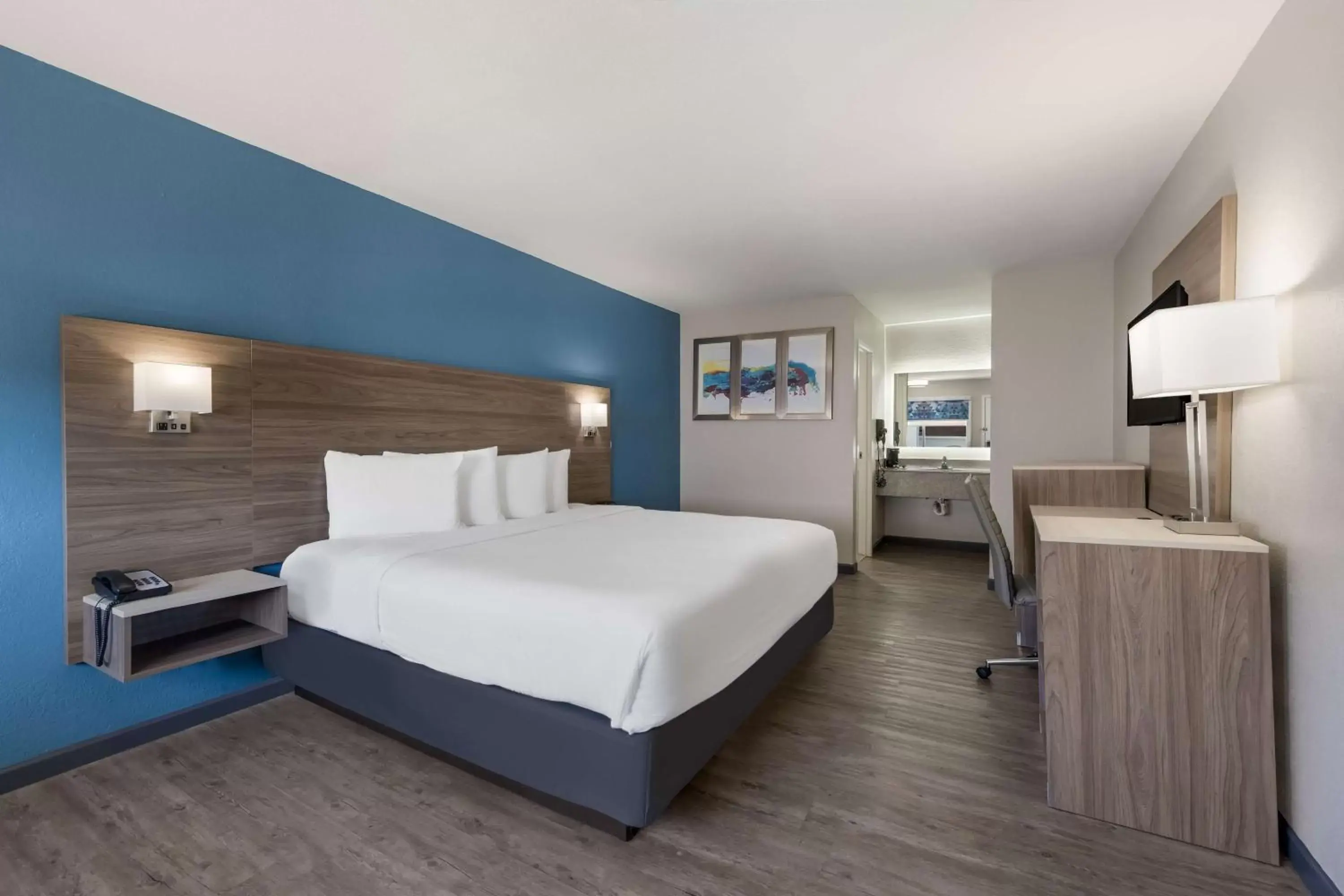 Bedroom, Bed in SureStay Hotel by Best Western Spring North Houston