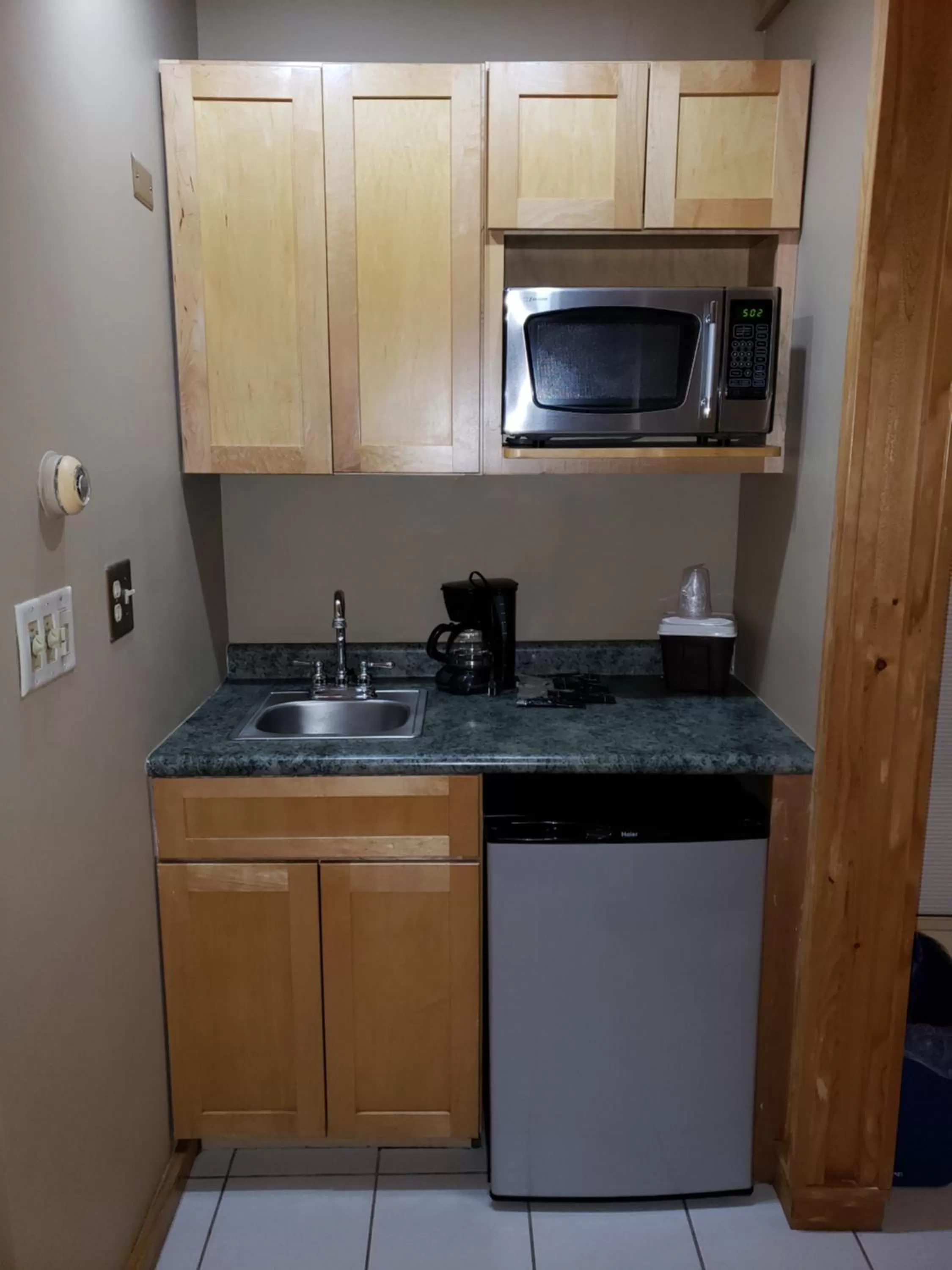 Kitchen/Kitchenette in Willard Munger Inn