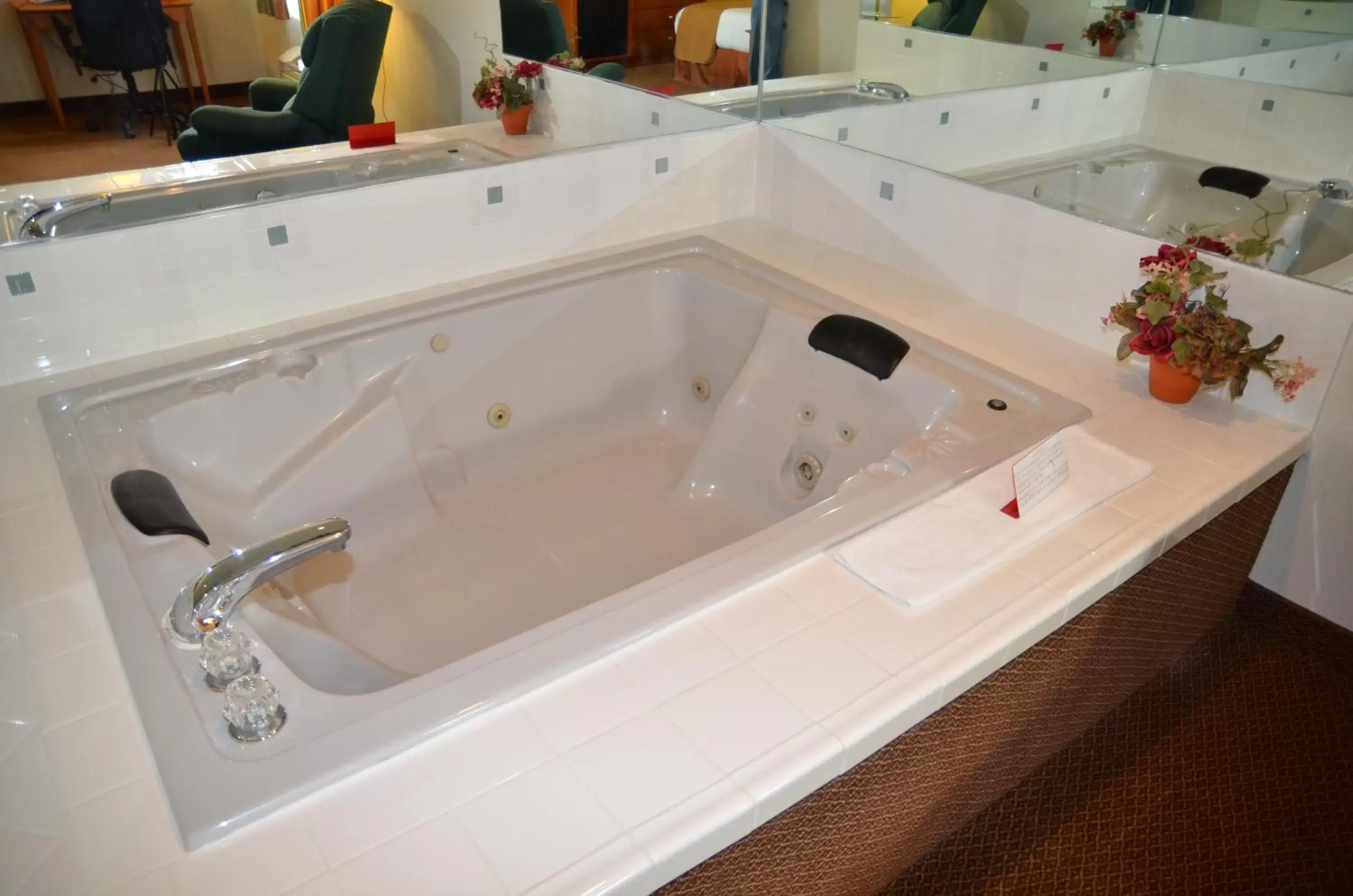 Hot Tub in Baymont by Wyndham Port Huron Hot Tub in Baymont by Wyndham Port Huron