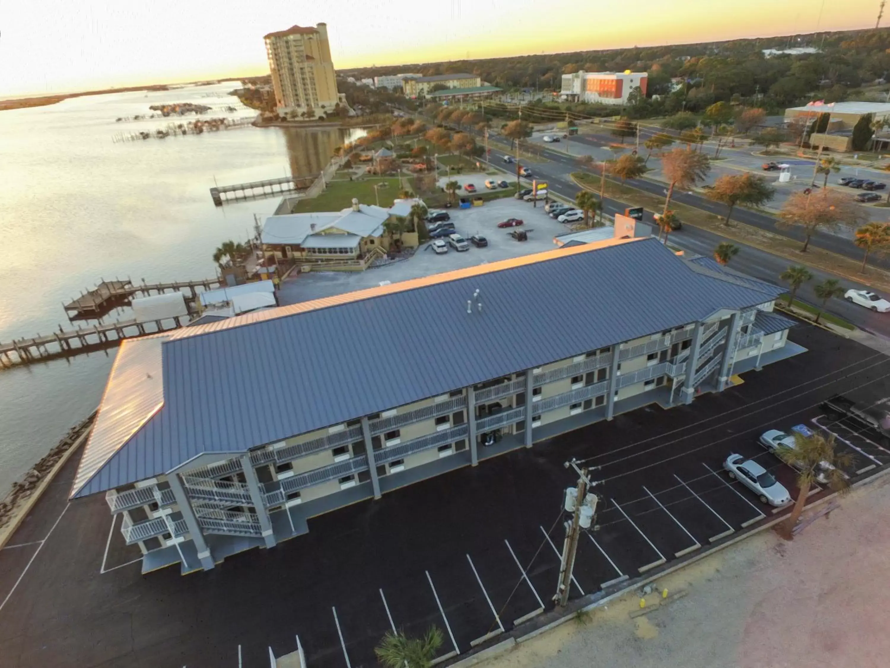 Property building, Bird's-eye View in Seabreeze Inn - Fort Walton