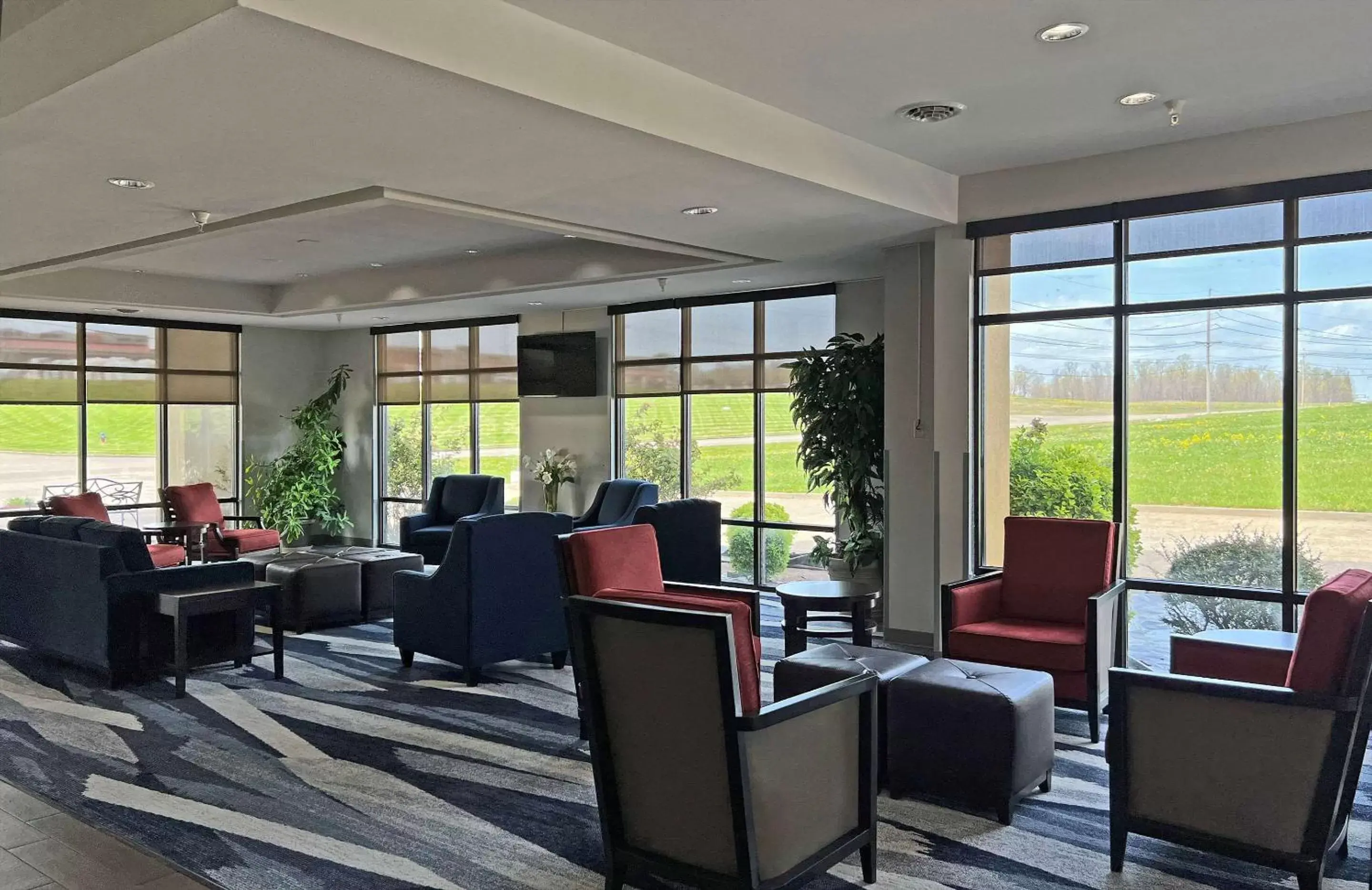 Lobby or reception in Comfort Suites Jackson - Cape Girardeau