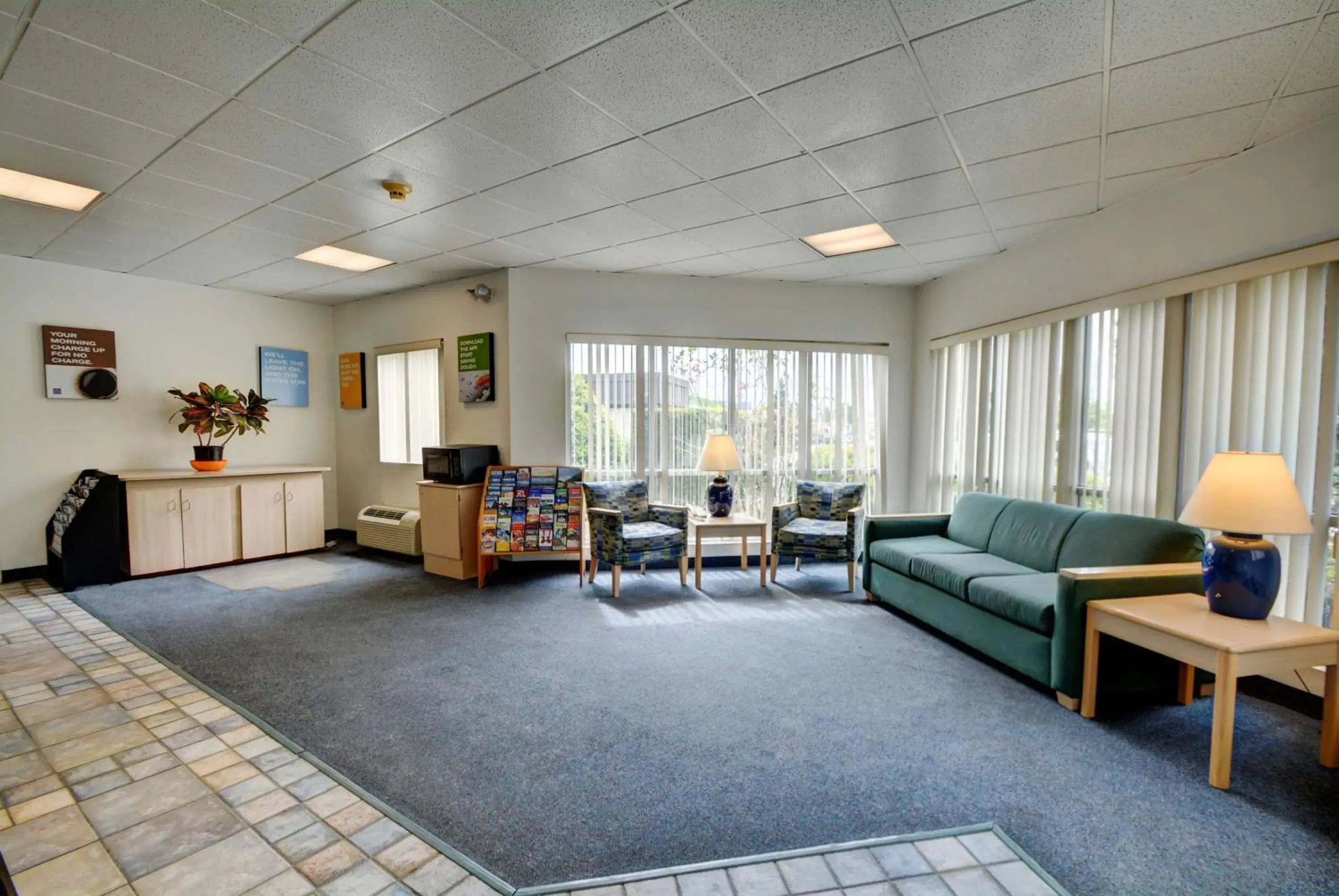 Lobby or reception in Motel 6-Warwick, RI - Providence Airport - I-95 Lobby or reception in Motel 6-Warwick, RI - Providence Airport - I-95