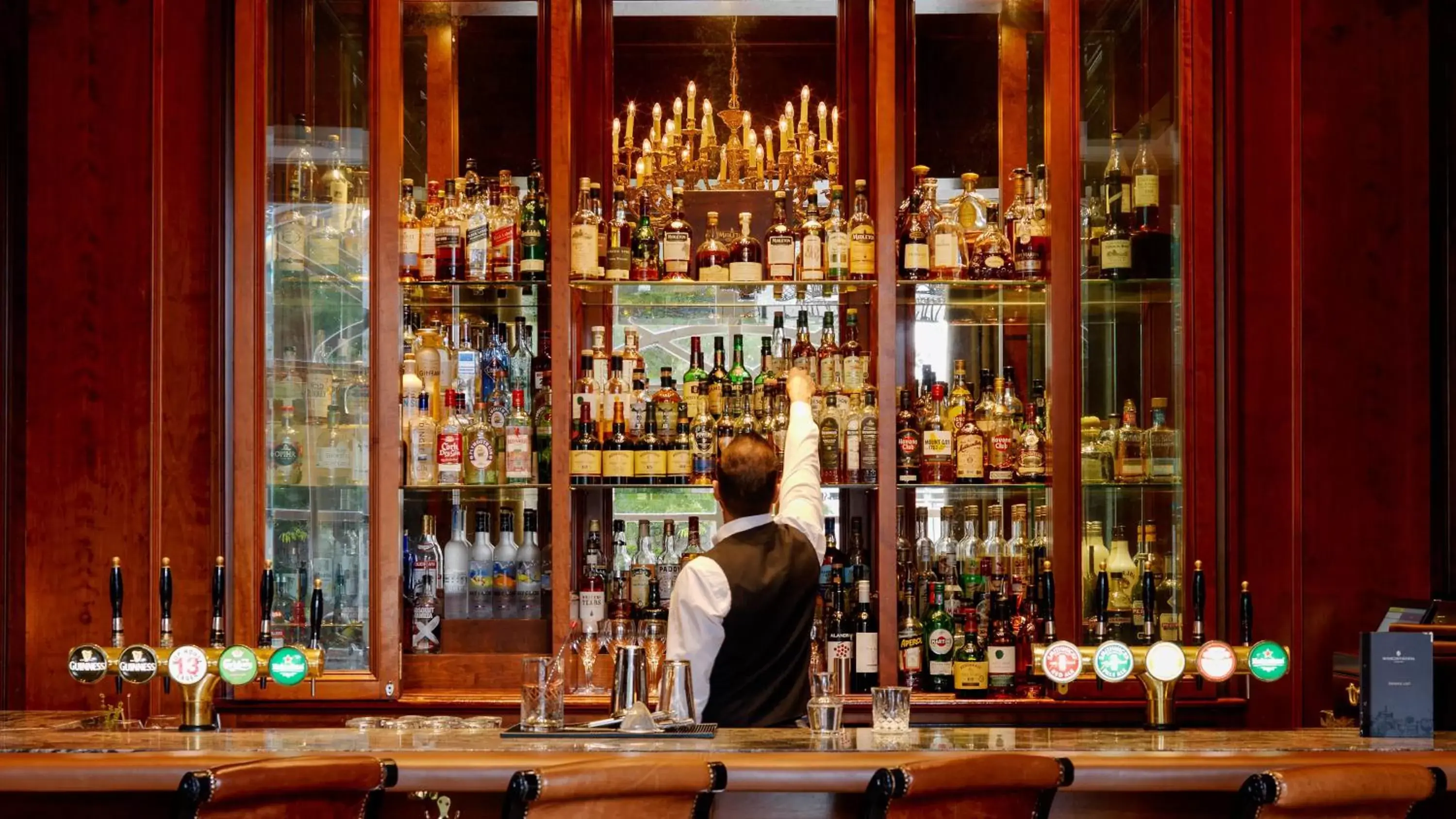 Lounge or bar in InterContinental Dublin, an IHG Hotel