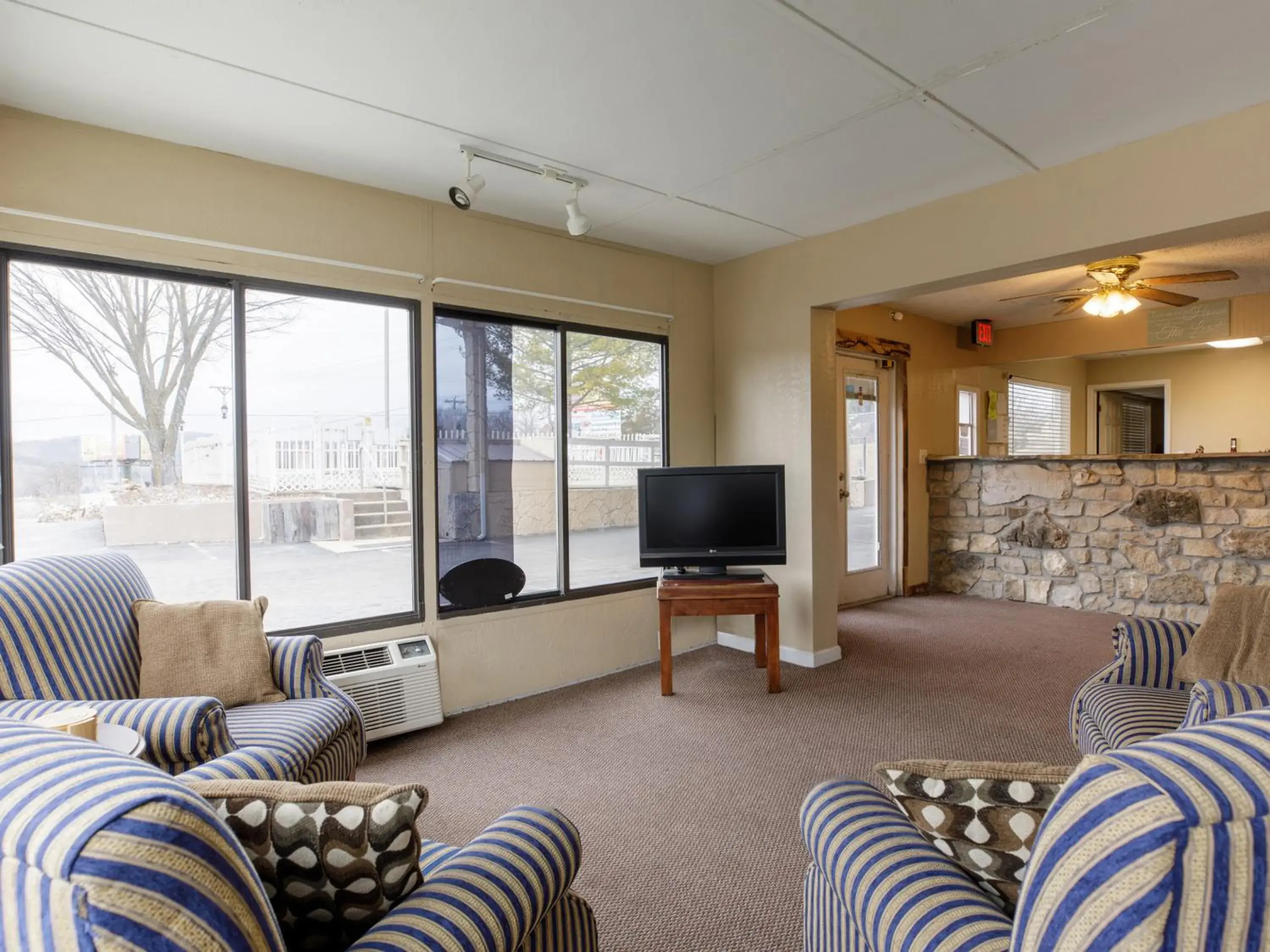 Lobby or reception, Seating Area in OYO Hotel Branson MO-165