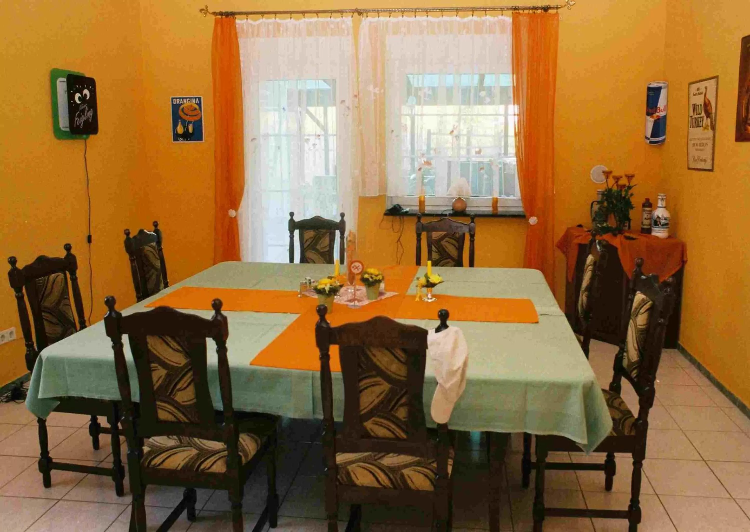 Restaurant/places to eat in Hotel Gasthof Goldener Hahn