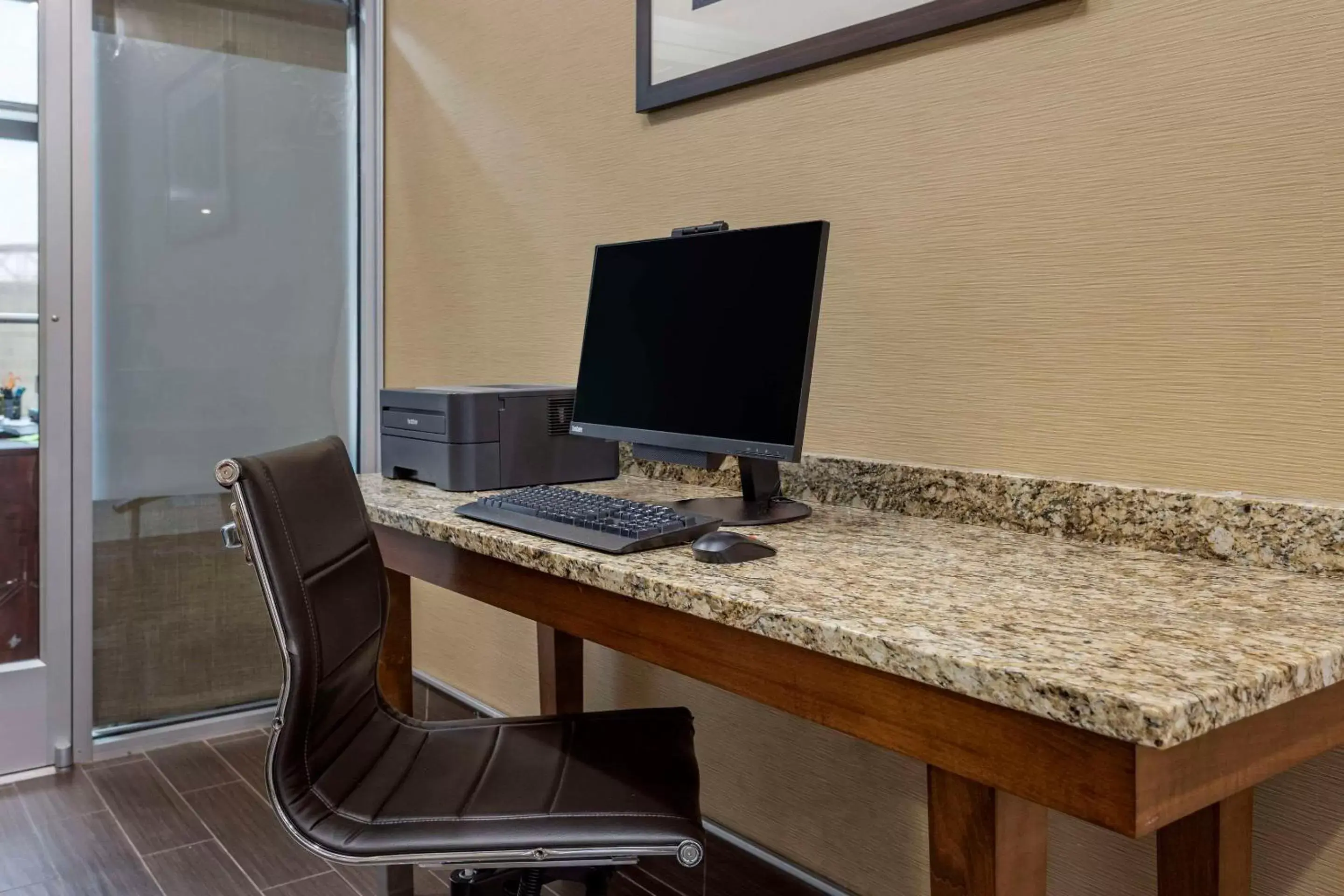 Business facilities, TV/Entertainment Center in Comfort Inn Memphis Downtown