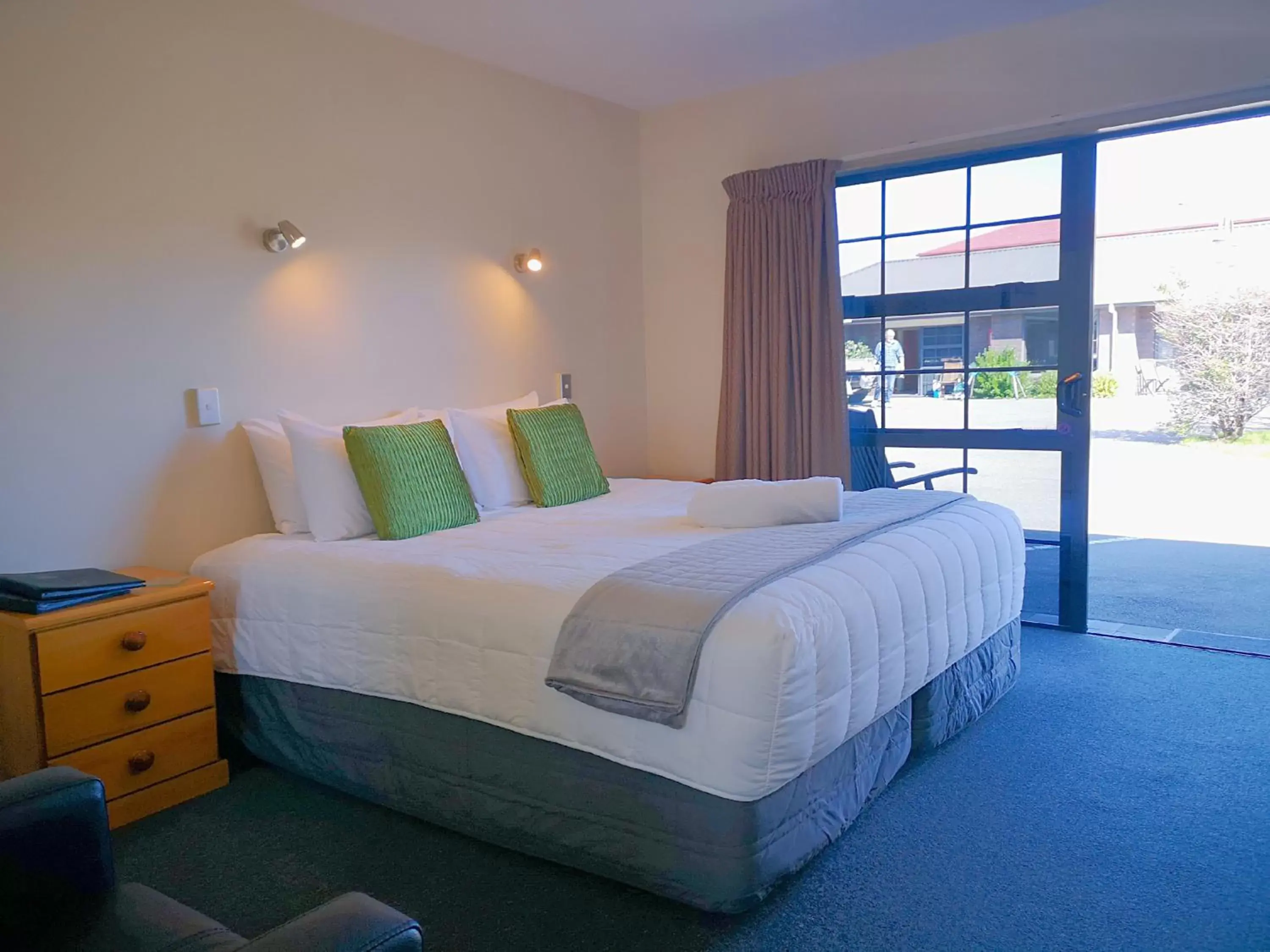 Bed in Aston Court Motel