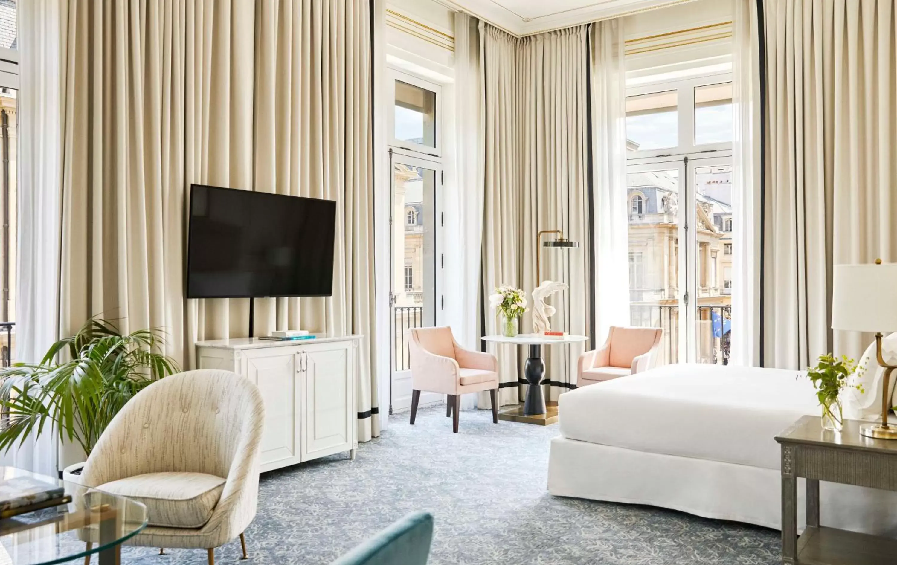 Photo of the whole room, TV/Entertainment Center in Hôtel du Louvre, in The Unbound Collection by Hyatt