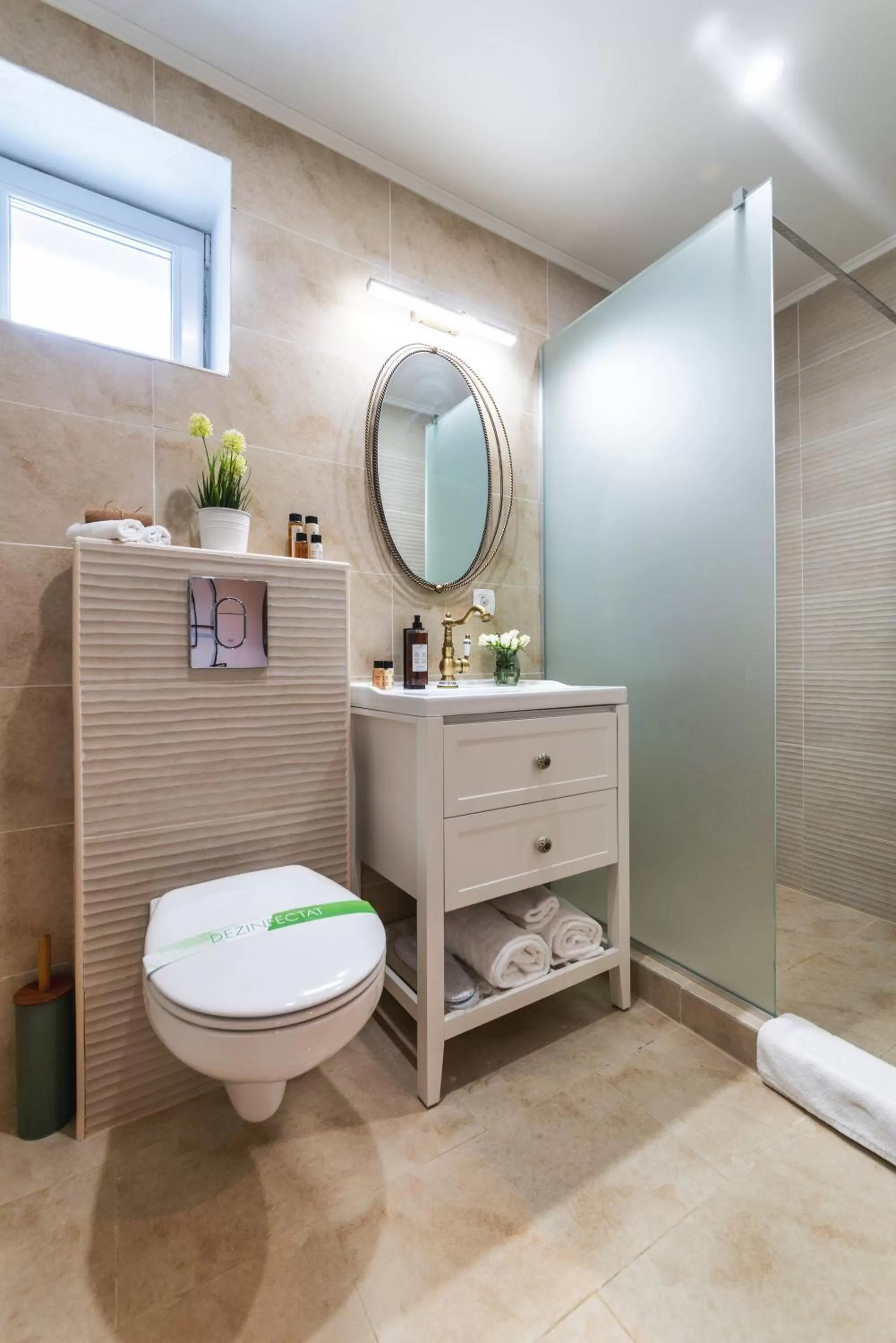 Bathroom in Nikolas Haus Premium Historic Center Stay & Free Parking