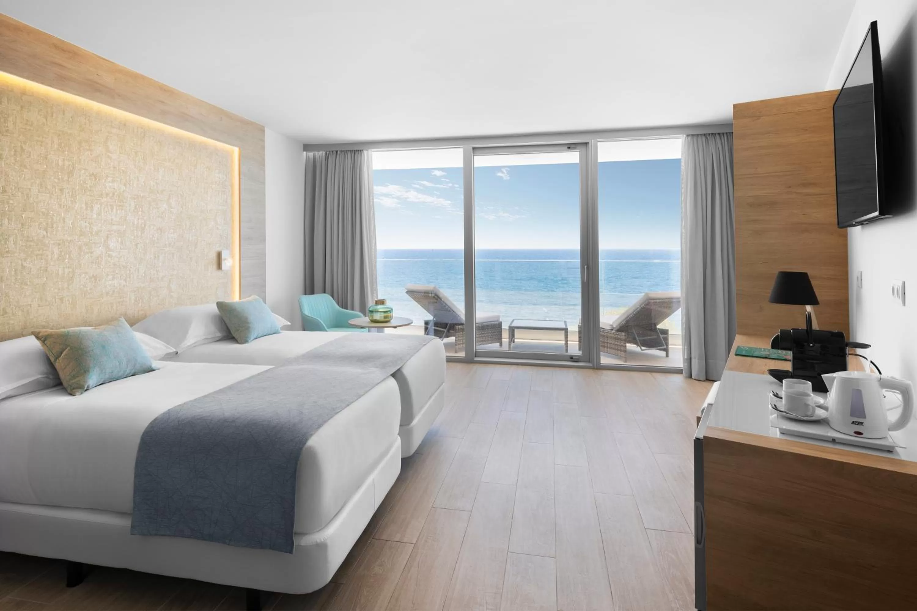 Photo of the whole room, Bed in Elba Sunset Mallorca Thalasso Spa