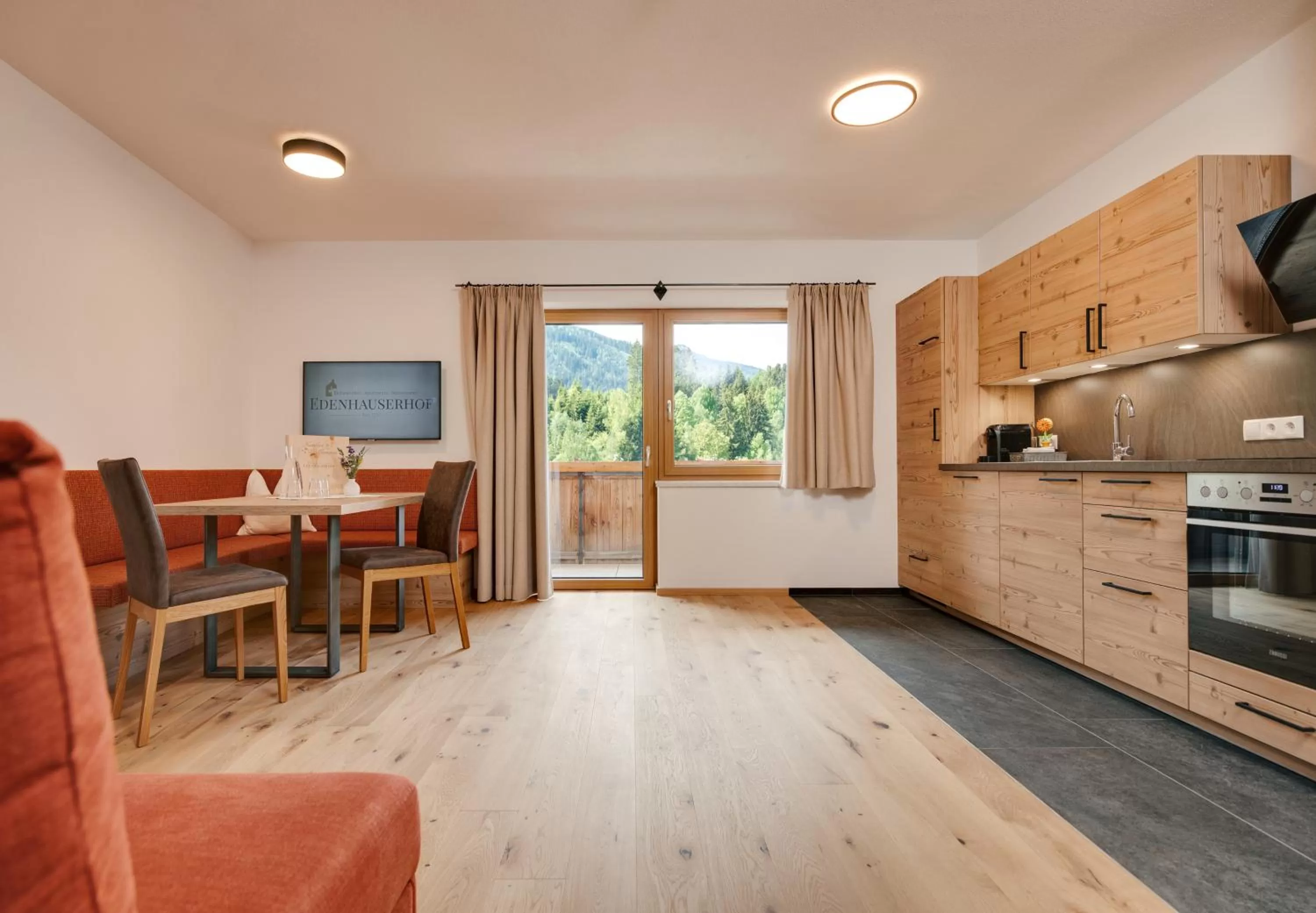 Apartment with Balcony in Edenhauserhof