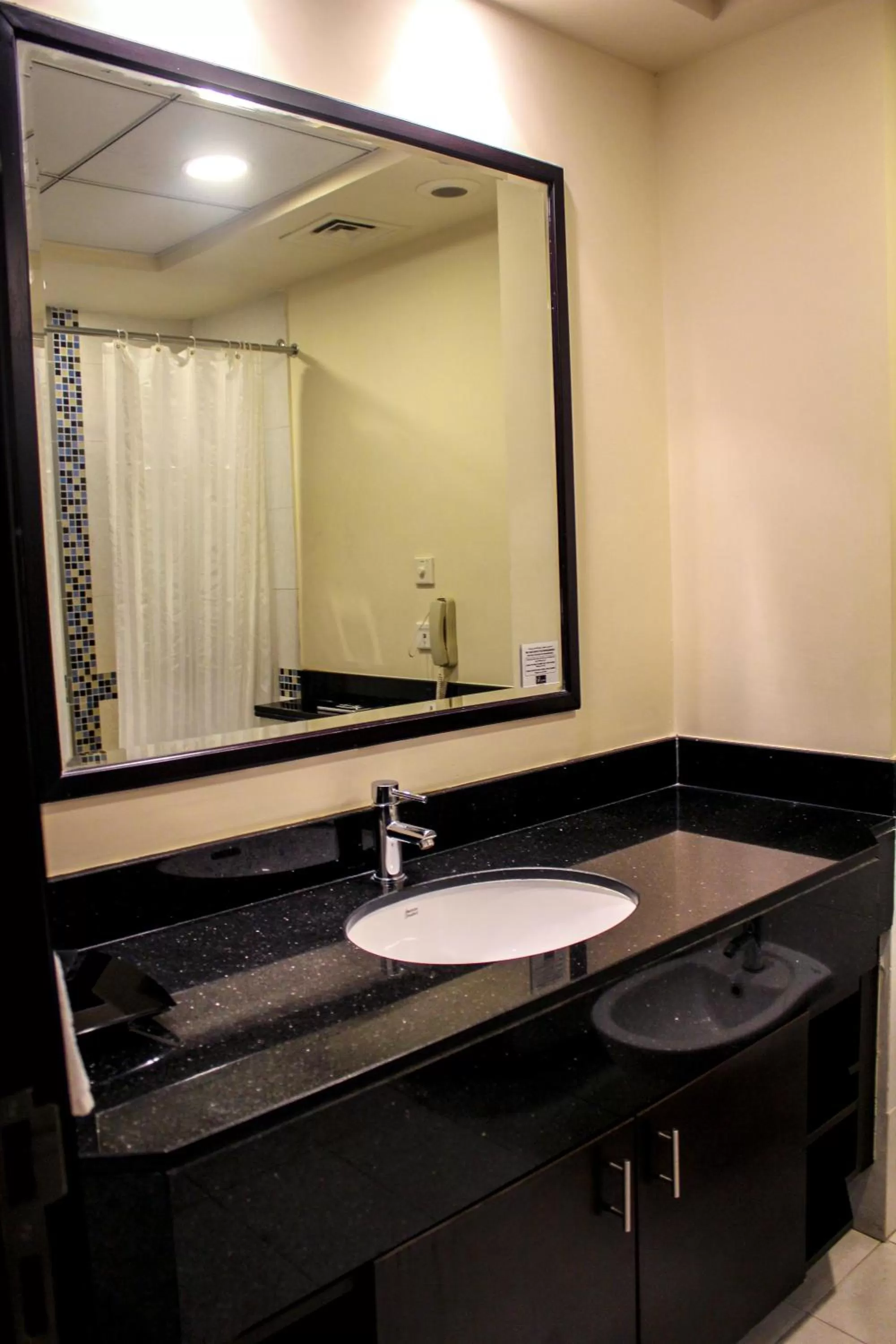Bathroom in Dunes Hotel Apartment Oud Metha, Bur Dubai
