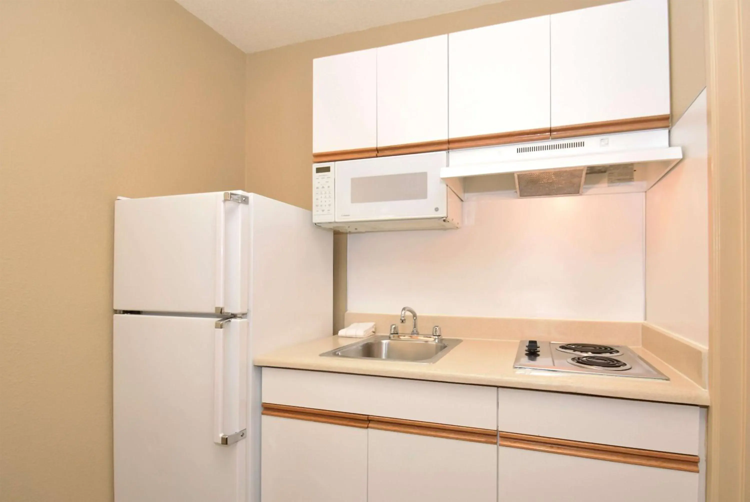 Kitchen or kitchenette, Kitchen/Kitchenette in Extended Stay America Suites - Boca Raton - Commerce