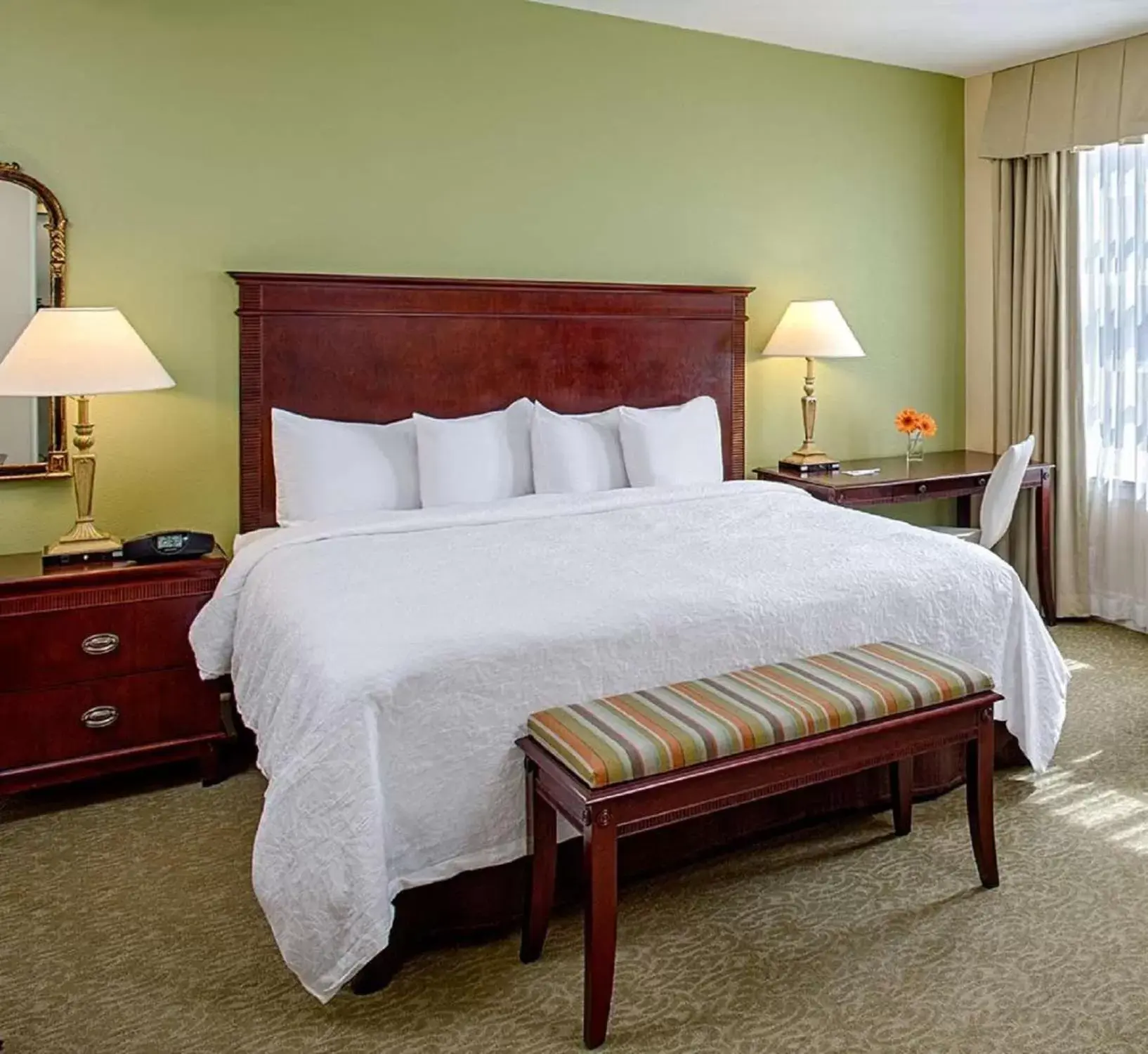 Bed in Hampton Inn & Suites Birmingham-Downtown-Tutwiler