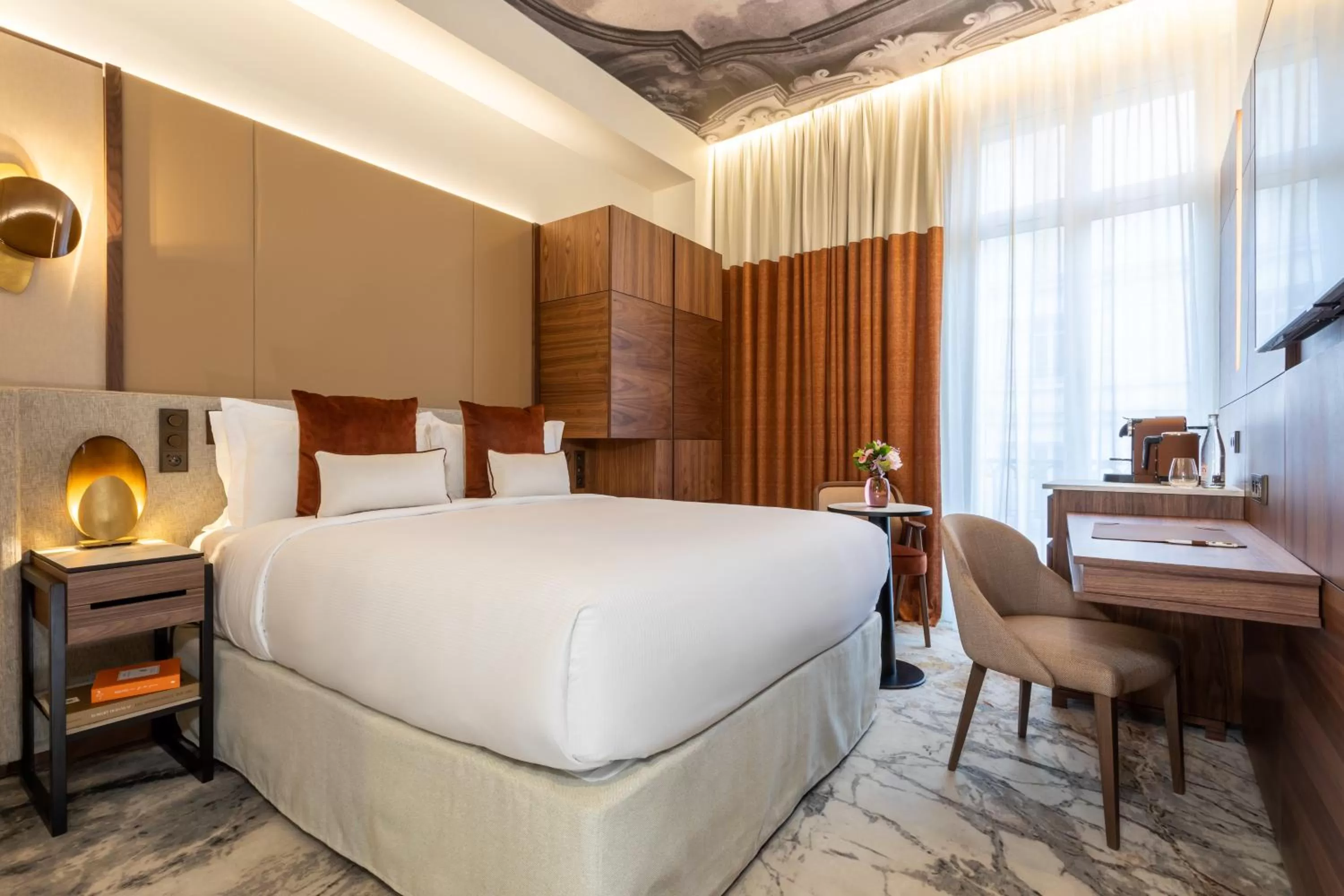 Photo of the whole room, Bed in InterContinental Paris Champs Elysées Etoile by IHG