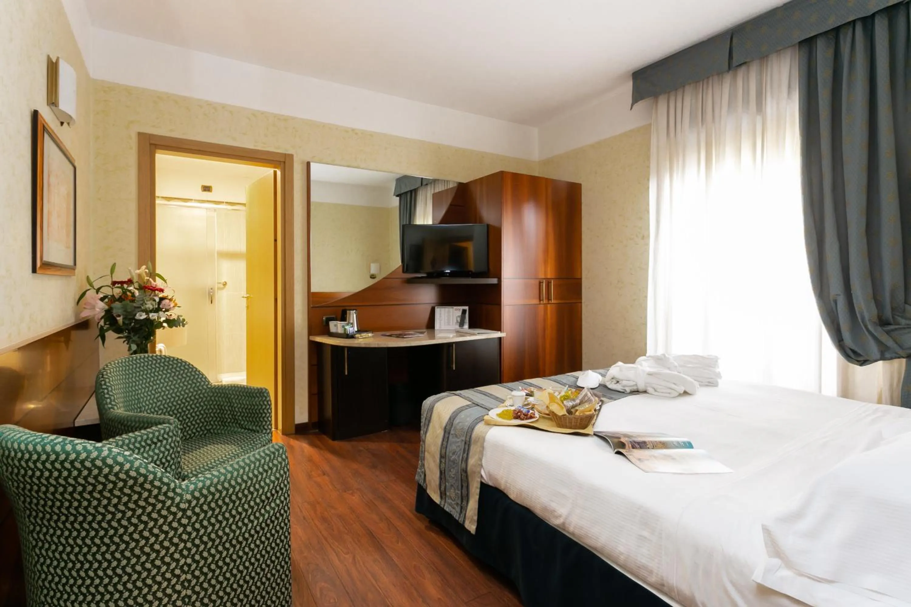 Other, Bed in Hotel Mirage Sure Hotel Collection by Best Western