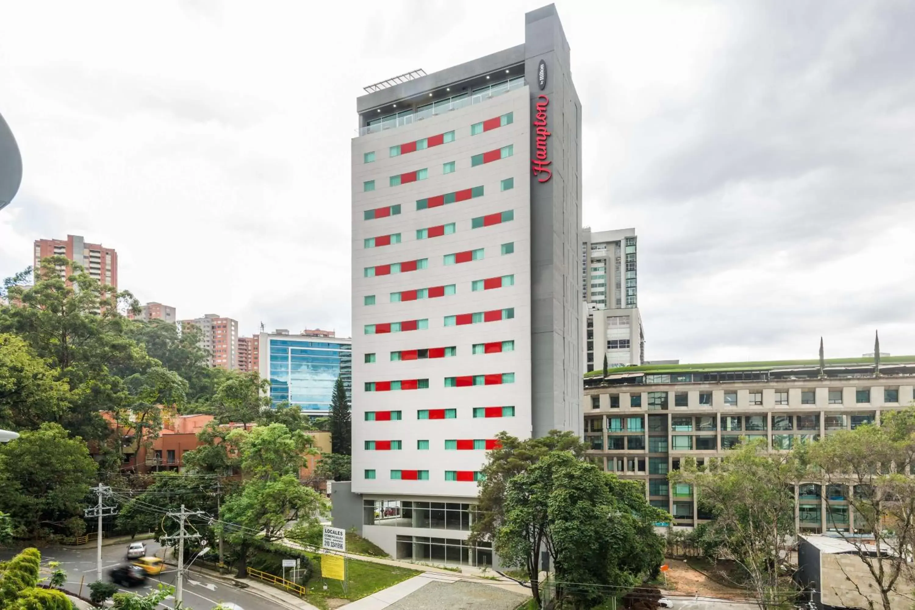 Property building in Hampton by Hilton Medellin Property building in Hampton by Hilton Medellin