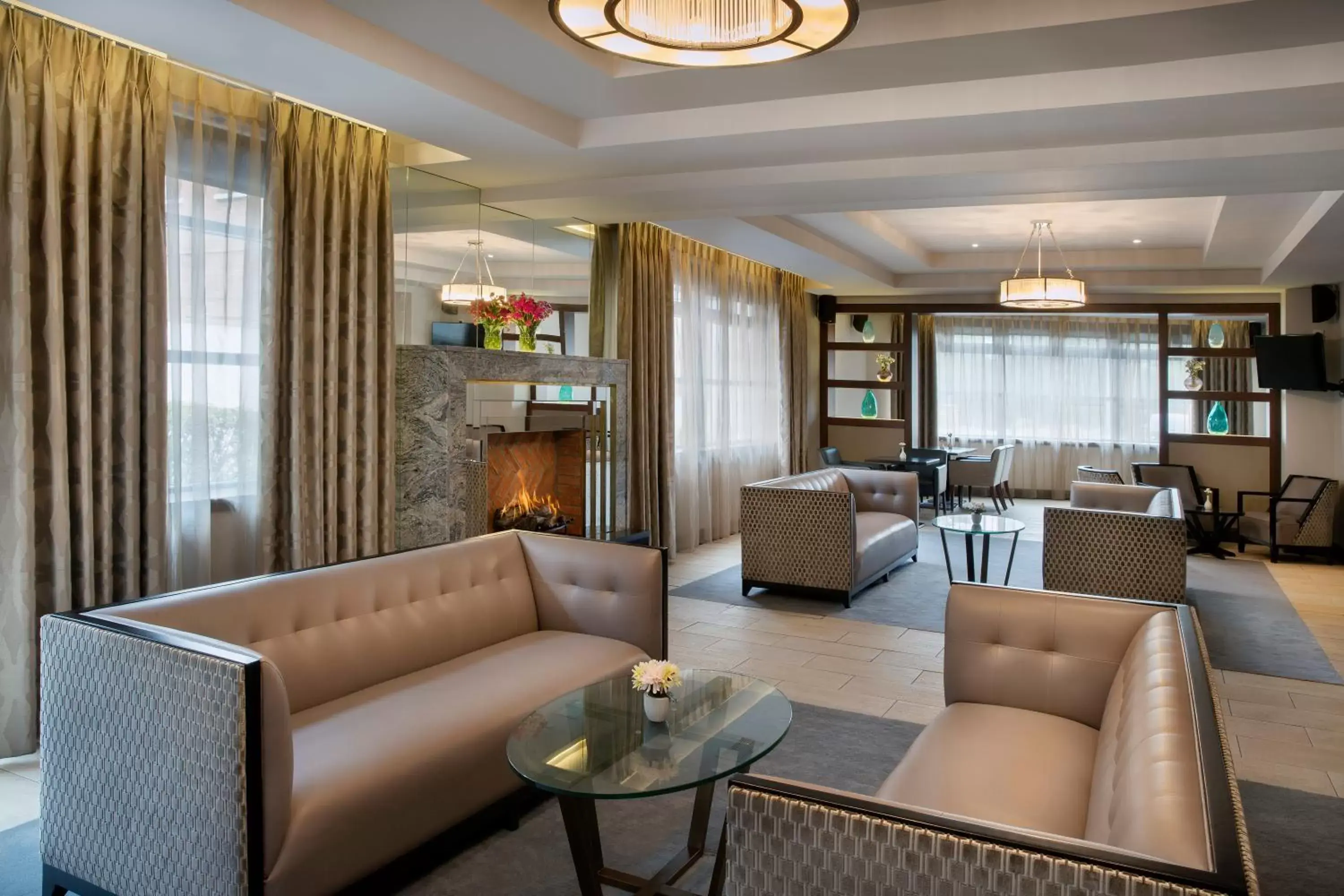 Communal lounge/ TV room, Lounge/Bar in Crowne Plaza - Belfast, an IHG Hotel