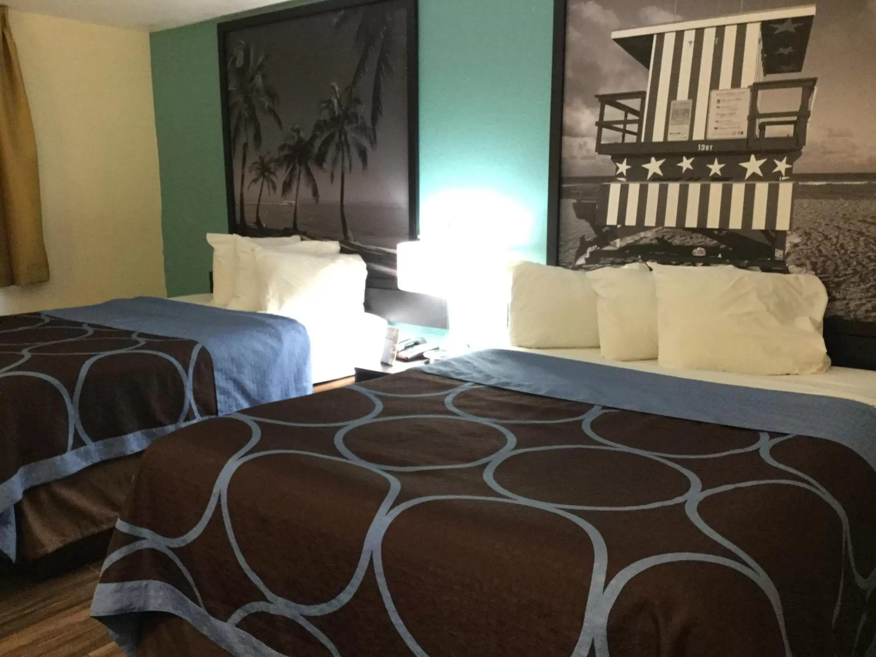 Bedroom, Bed in Super 8 by Wyndham Clearwater/St. Petersburg Airport