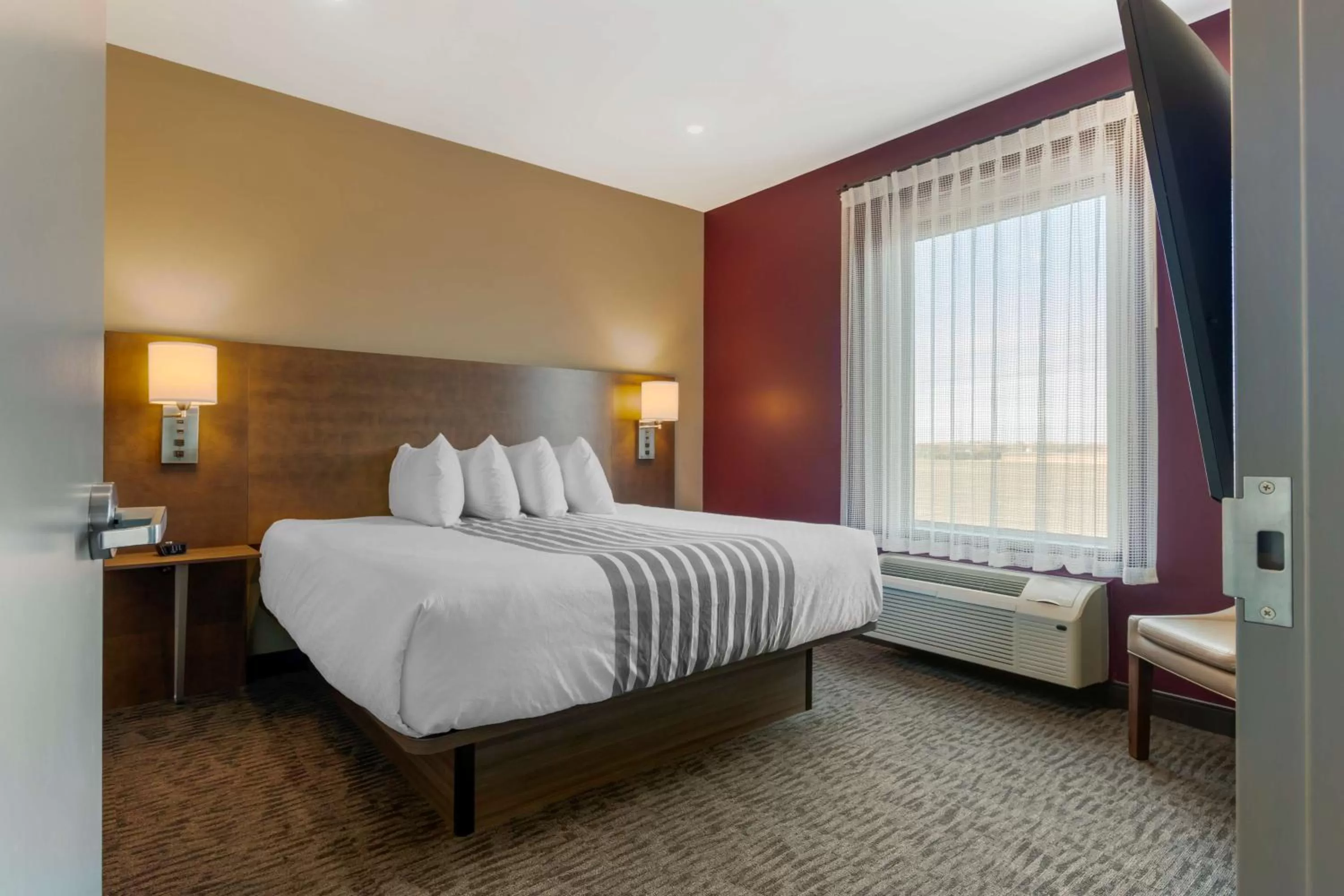 Photo of the whole room, Bed in Best Western Plus Dauphin