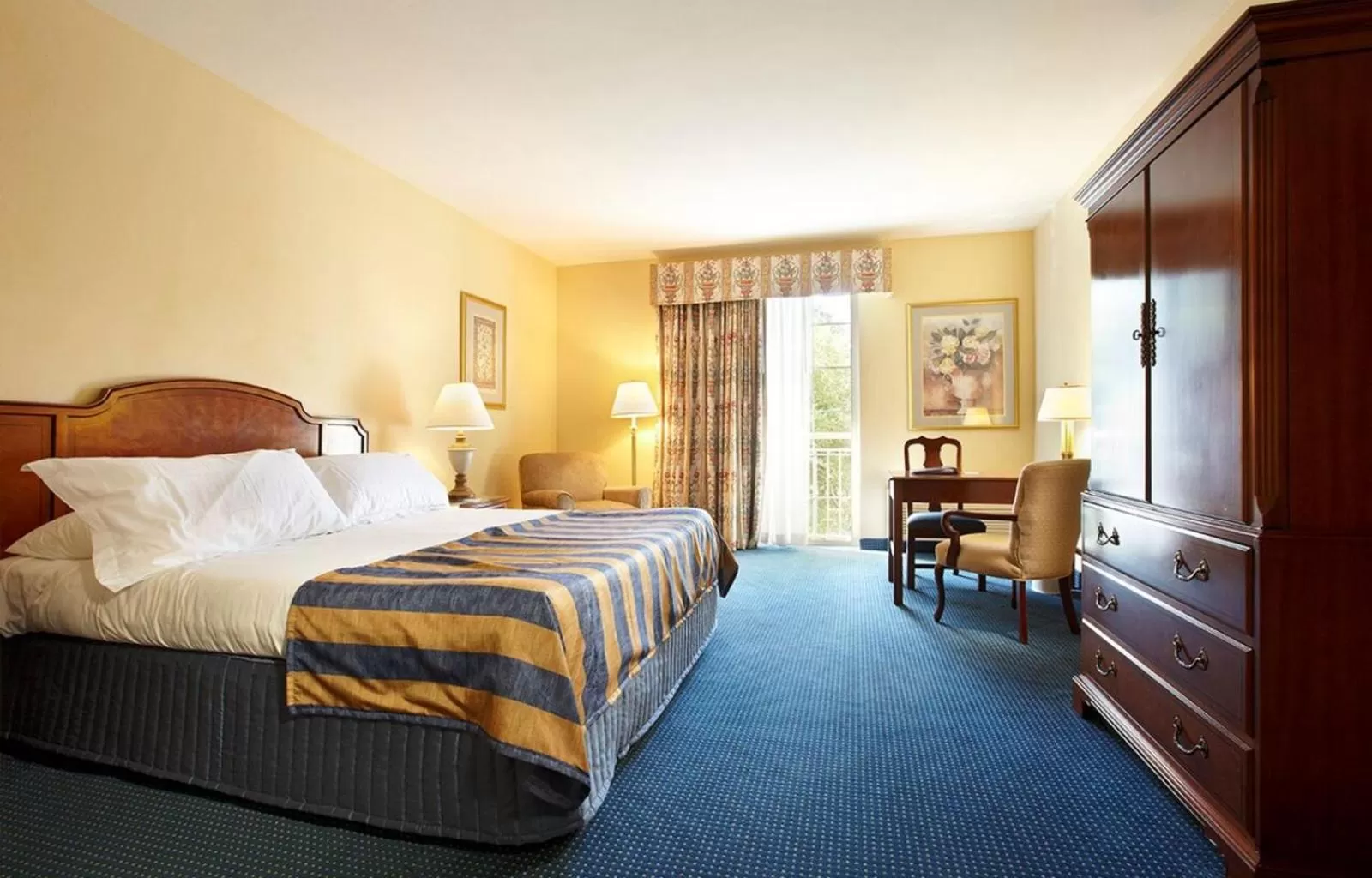 Photo of the whole room, Bed in Trianon Bonita Bay Hotel