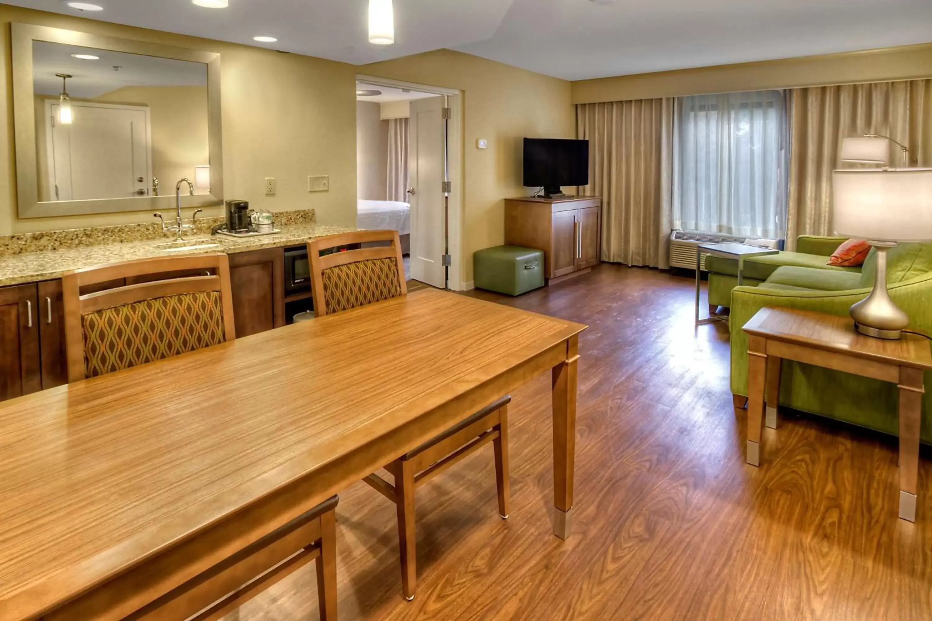 Living room, Dining Area in Hampton Inn and Suites Asheville Airport
