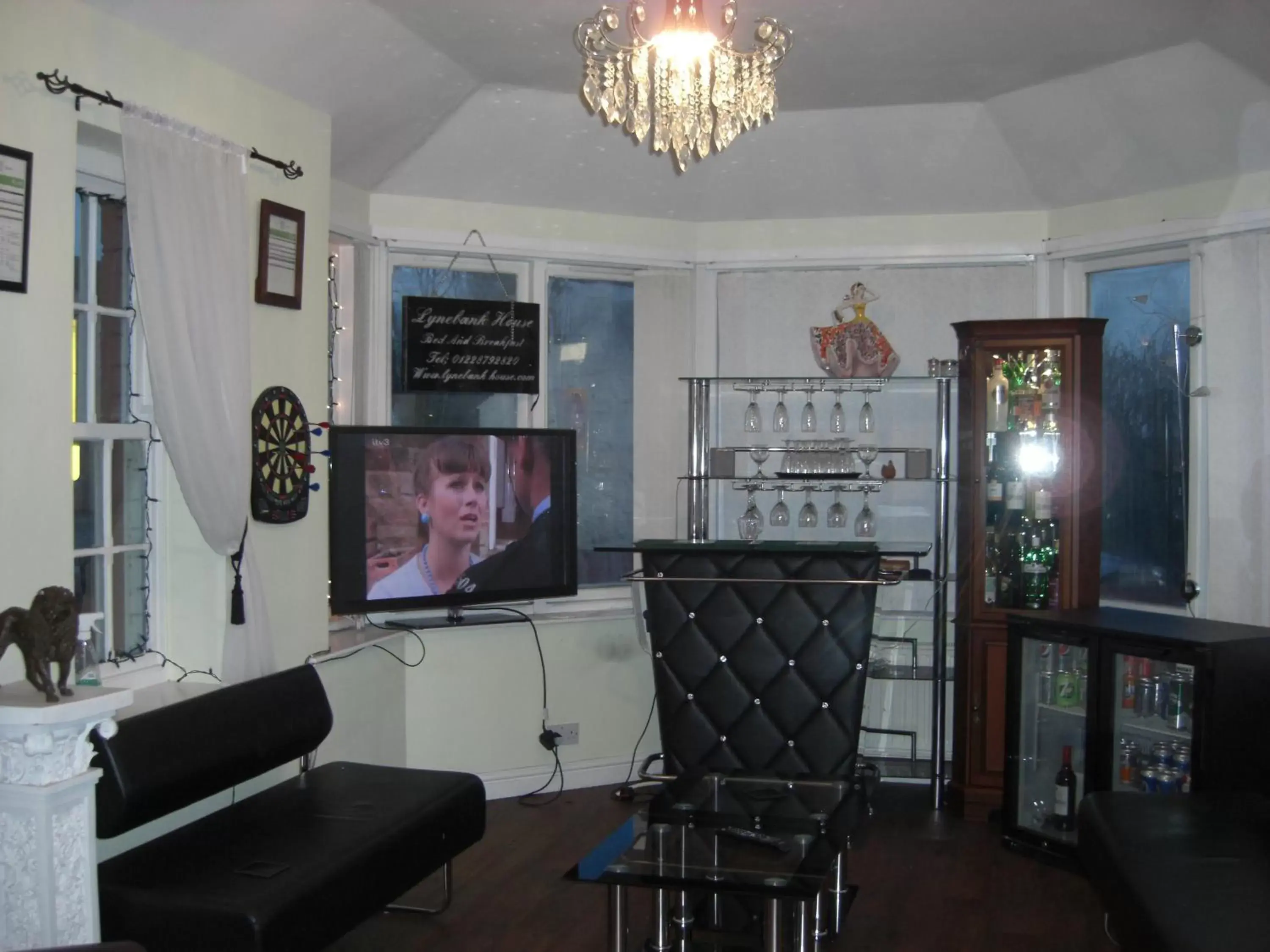 Seating area, TV/Entertainment Center in Lynebank House Hotel, Bed & Breakfast